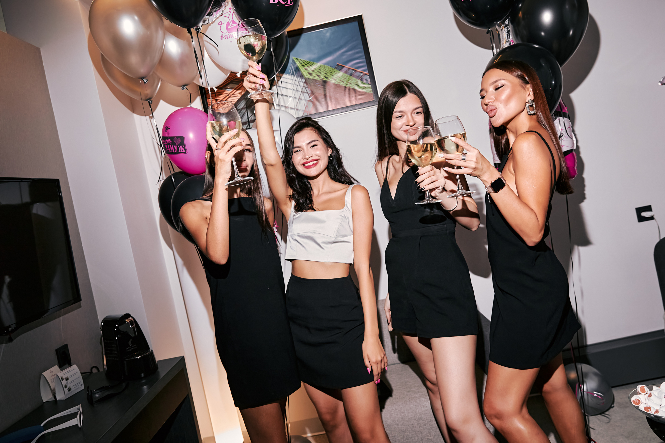 Девичник Айгуль. Лёшка Варзегов — фотограф