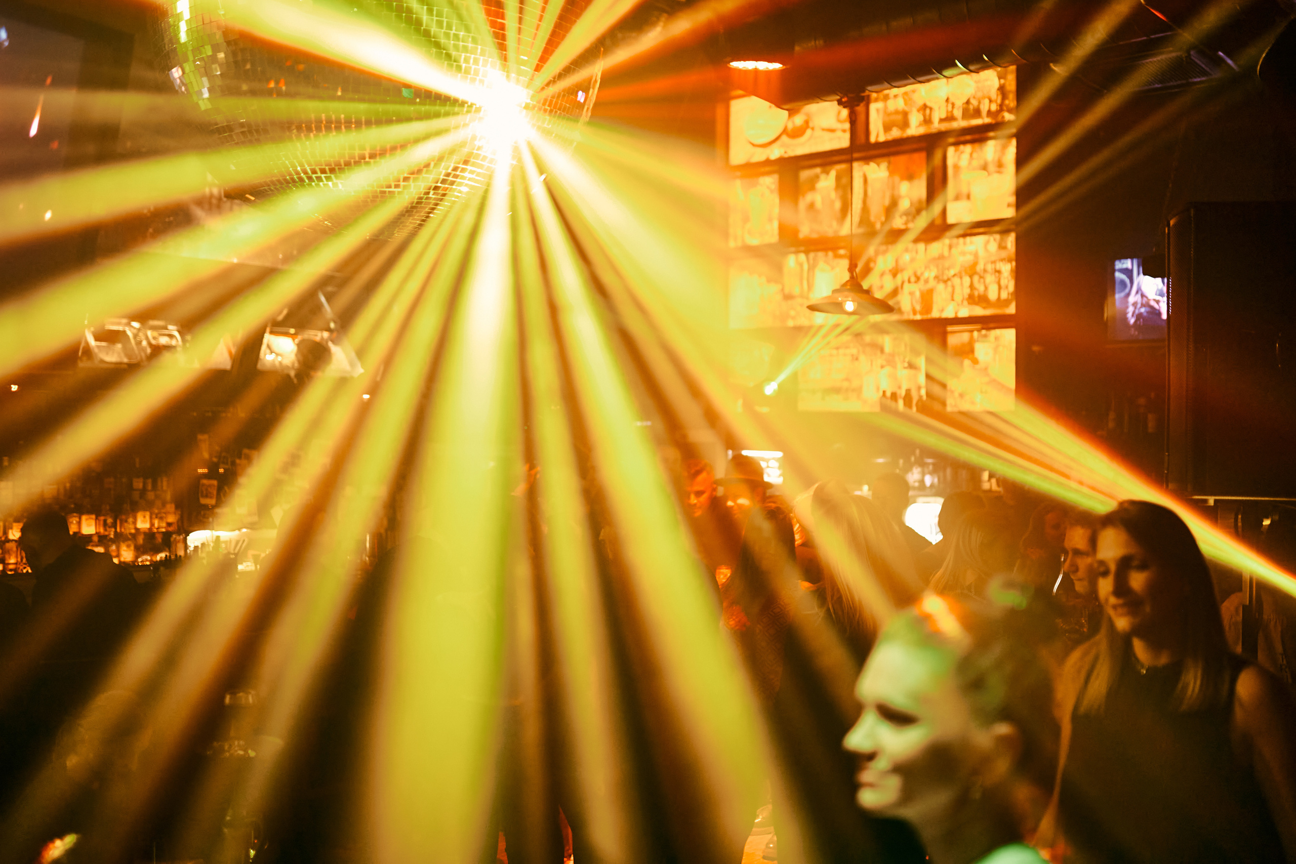 BUNIN BAR. Лёшка Варзегов — фотограф