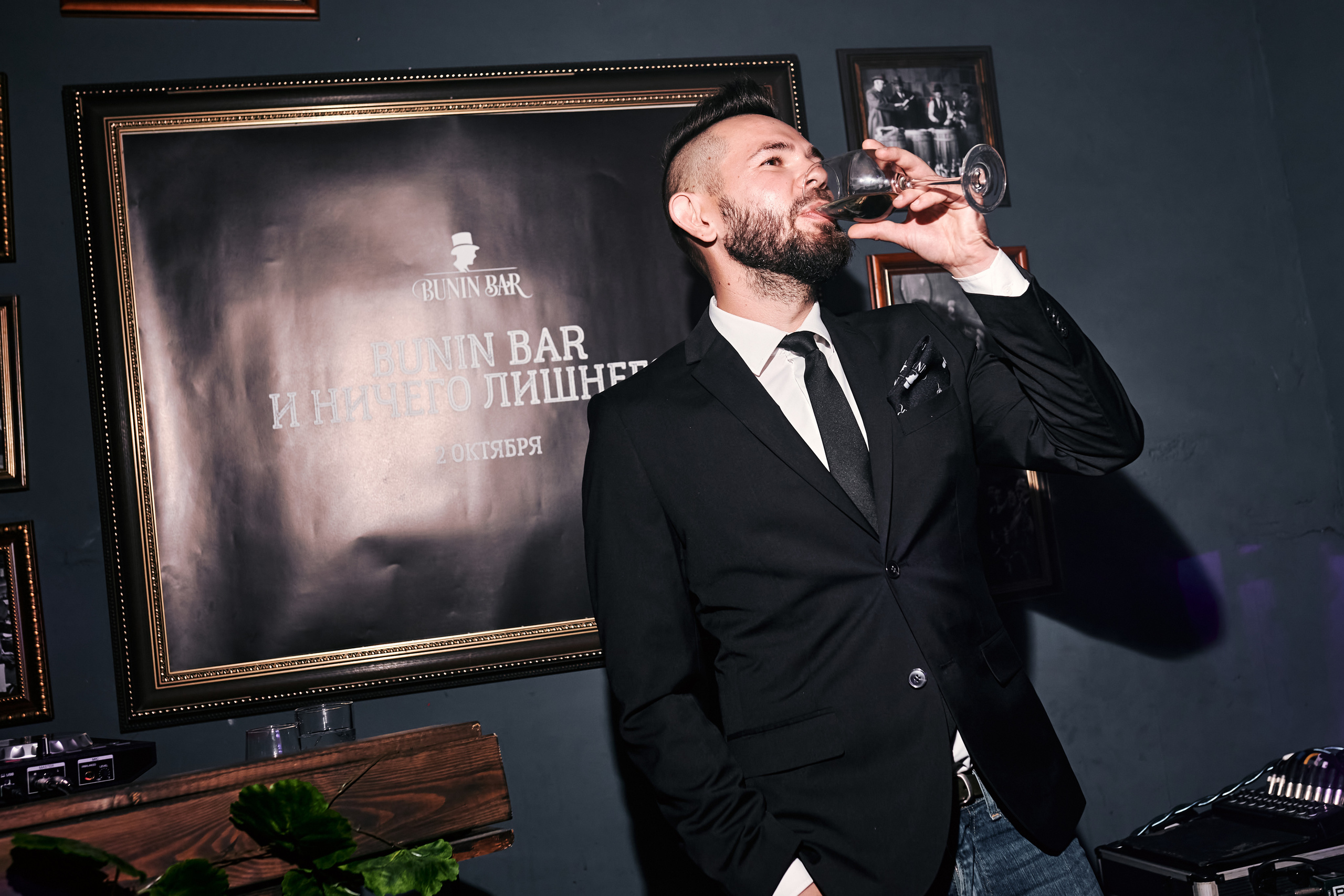 BUNIN BAR. Лёшка Варзегов — фотограф