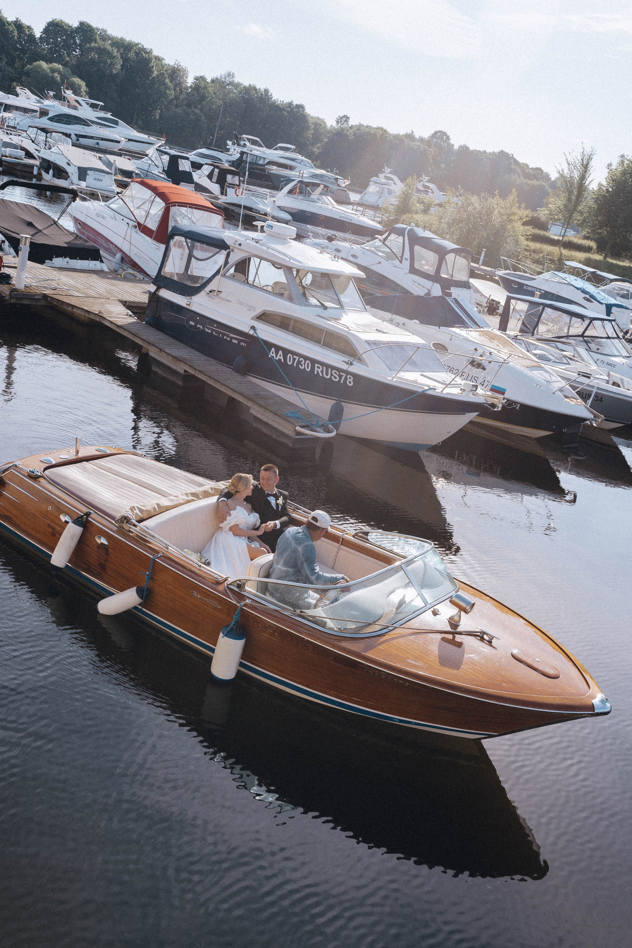 СВАДЕНБНАЯ СЬЕМКА НА КАТЕРЕ ПО КАНАЛАМ САНКТ-ПЕТЕРБУРГА И В АКВАТОРИИ НЕВЫ. Профессиональный фотограф, Санкт-Петербург — Виктория Богомолова