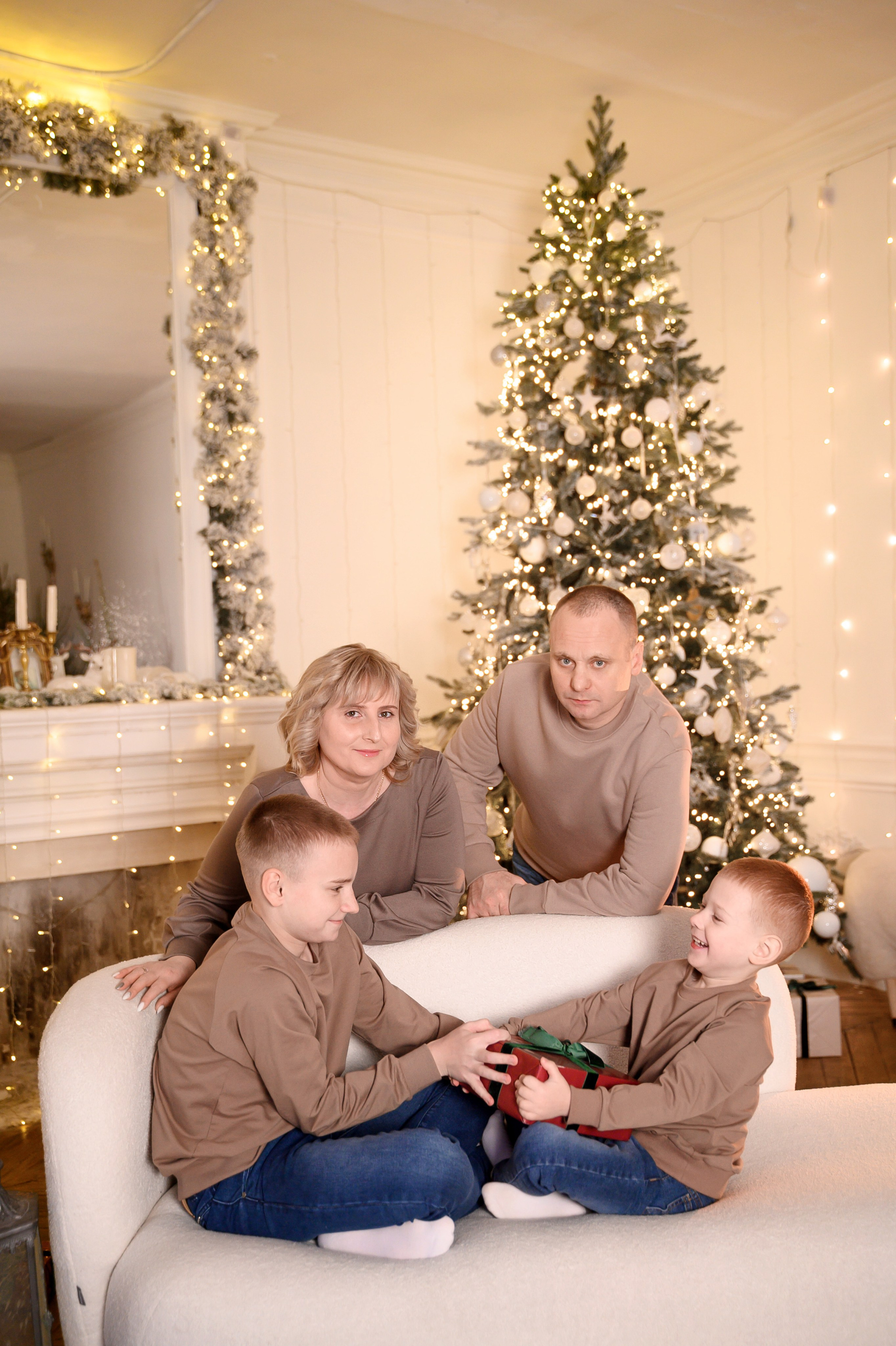 Новогодняя 2025-26 «Файн-Арт. Фотограф новорожденных, семейный детский в Тюмени Татьяна Морозова