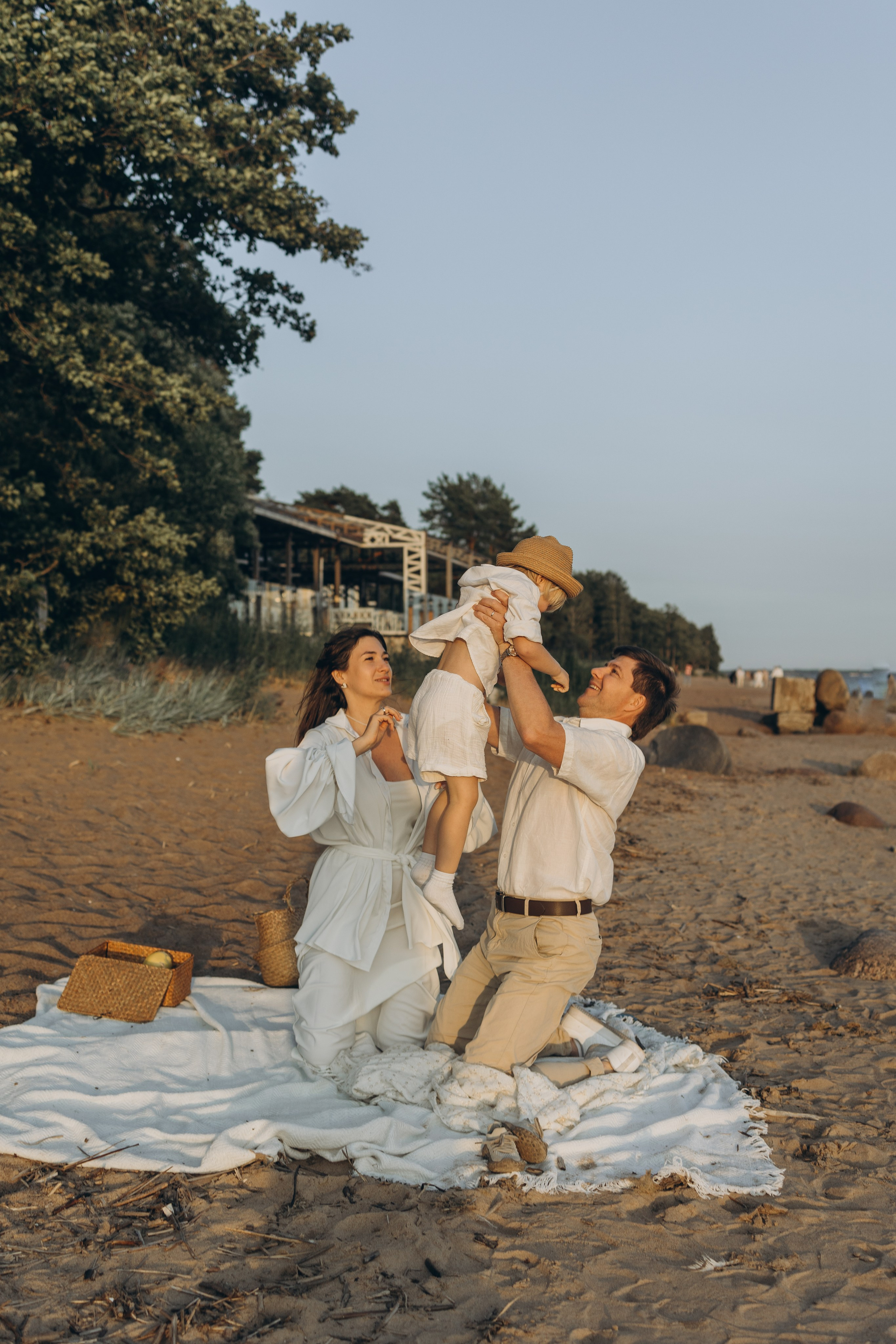 Эмилия, Дмитрий и Демид на Финском заливе. Семейный фотограф в Москве Виктория Ястребинская
