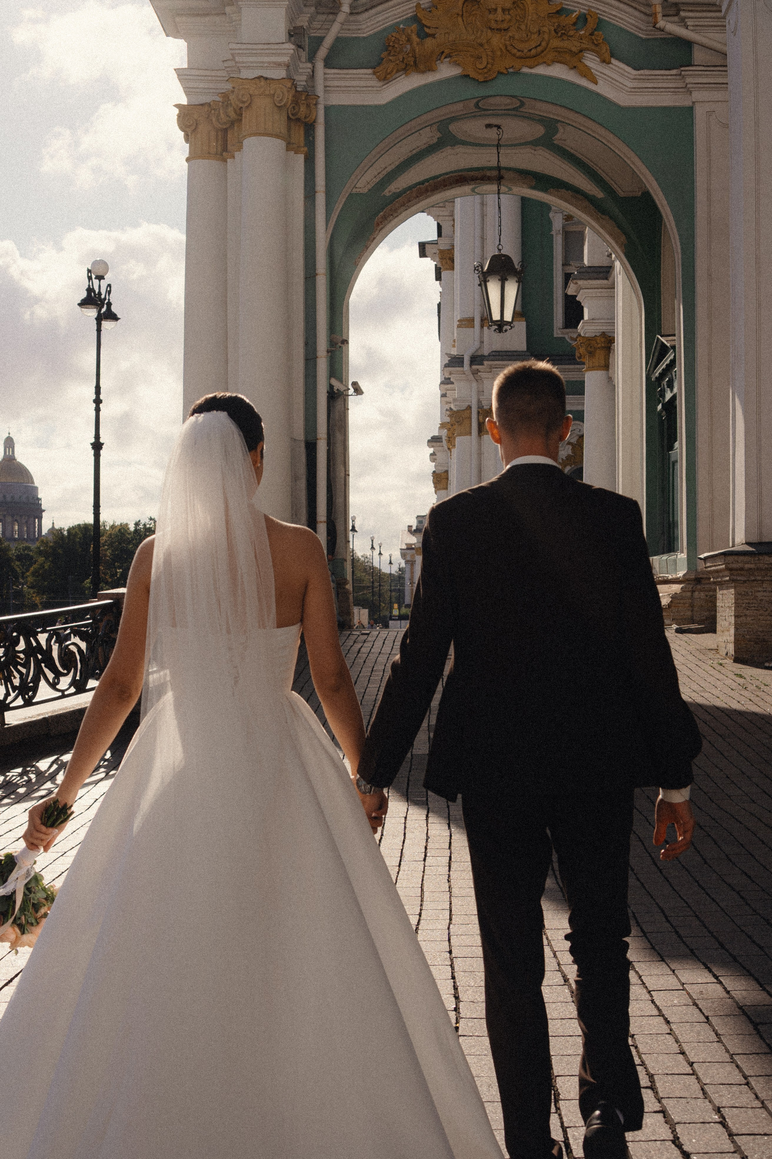 СВАДЕБНАЯ ПРОГУЛКА В САНТК-ПЕТЕРБУРГЕ (ИСАКИЕВСКИЙ СОБОР, ЗИМНЯЯ КАНАВКА, ЭРМИТАЖ И БОЛЬШАЯ МОРСКАЯ УЛИЦА). Профессиональный фотограф, Санкт-Петербург — Виктория Богомолова