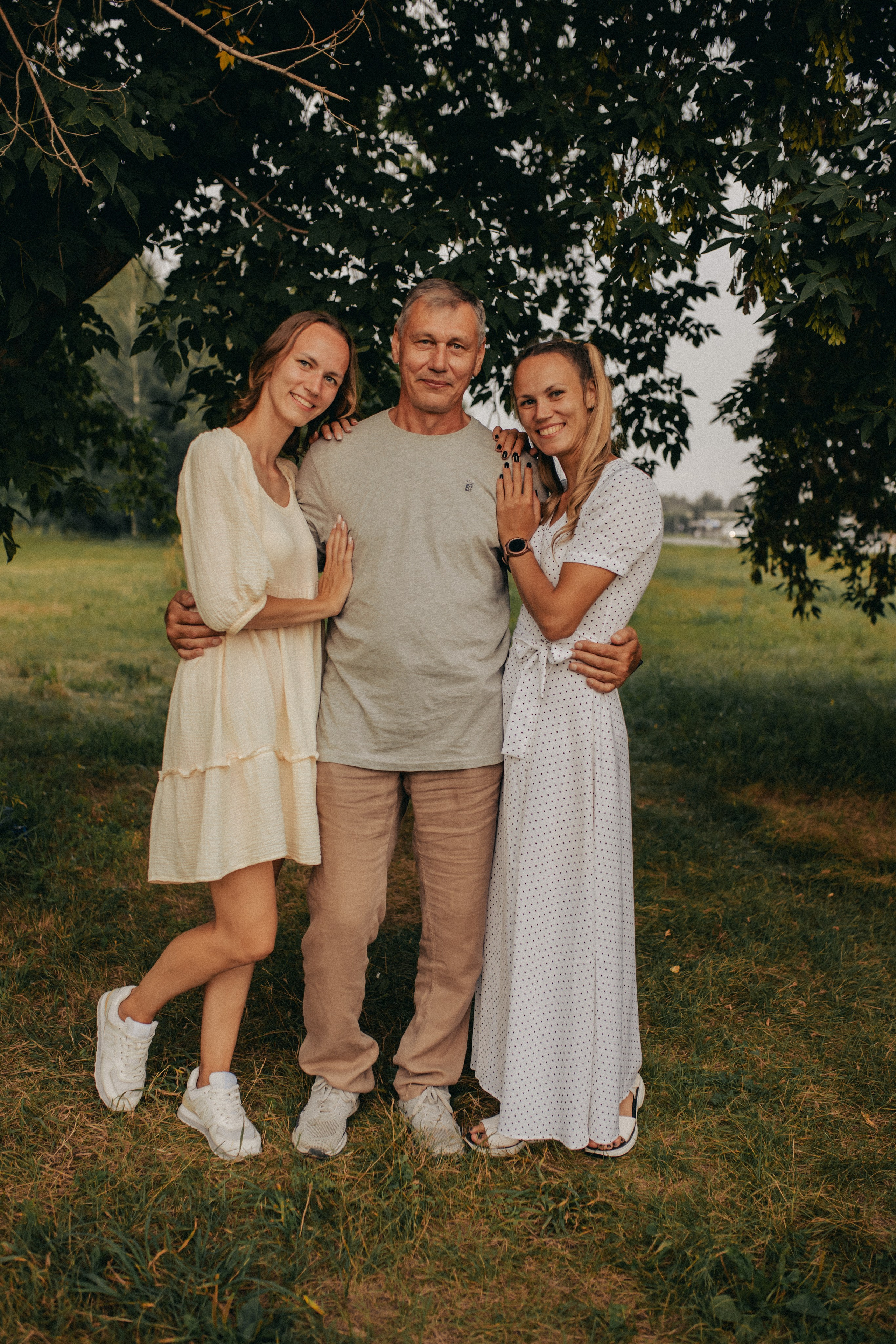 Во дворе нашего дома. Свадебный фотограф Новосибирск