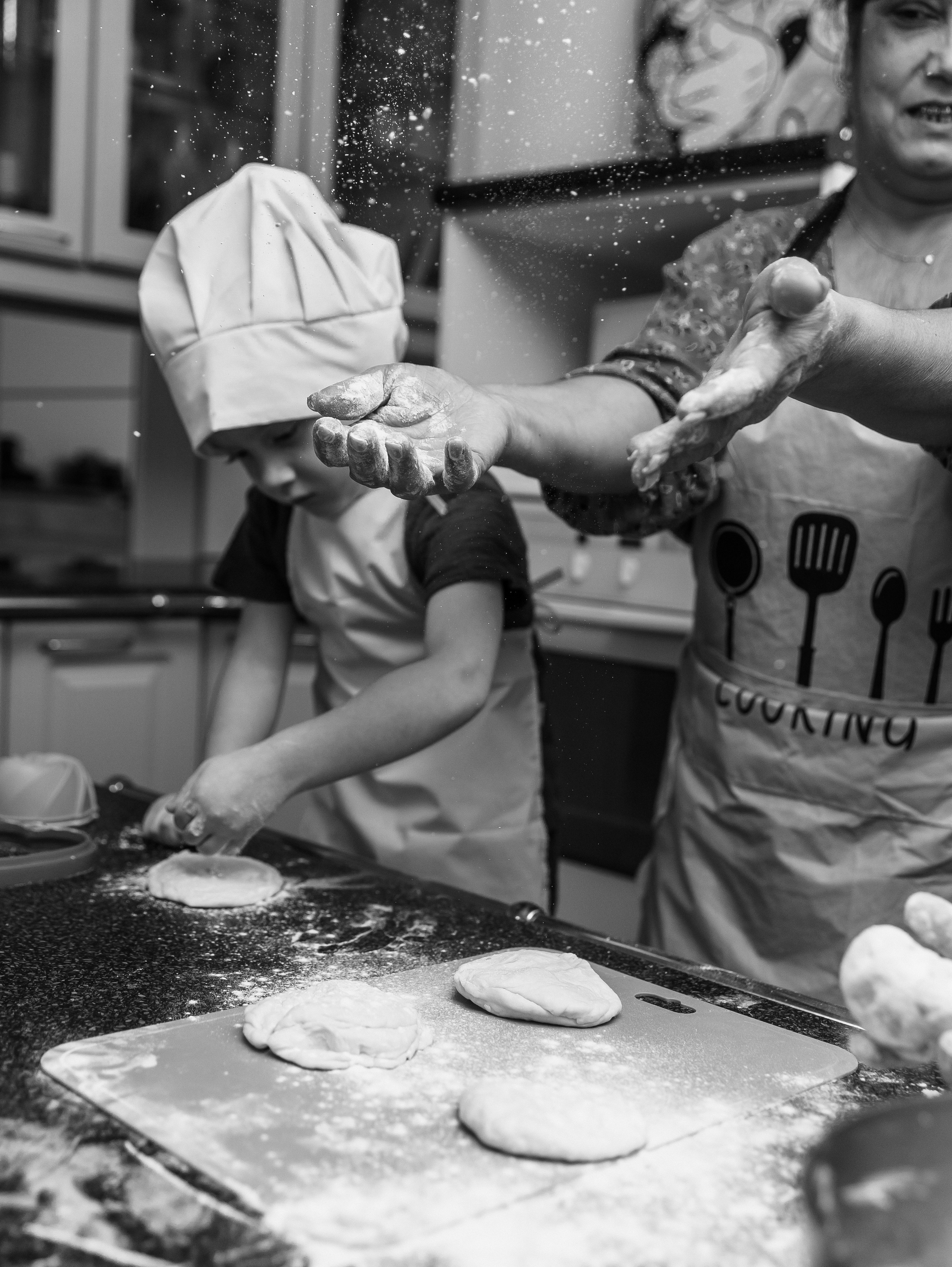 Бабушка и внуки пекут. Фотограф текстиля в Москве Ольга Иванова