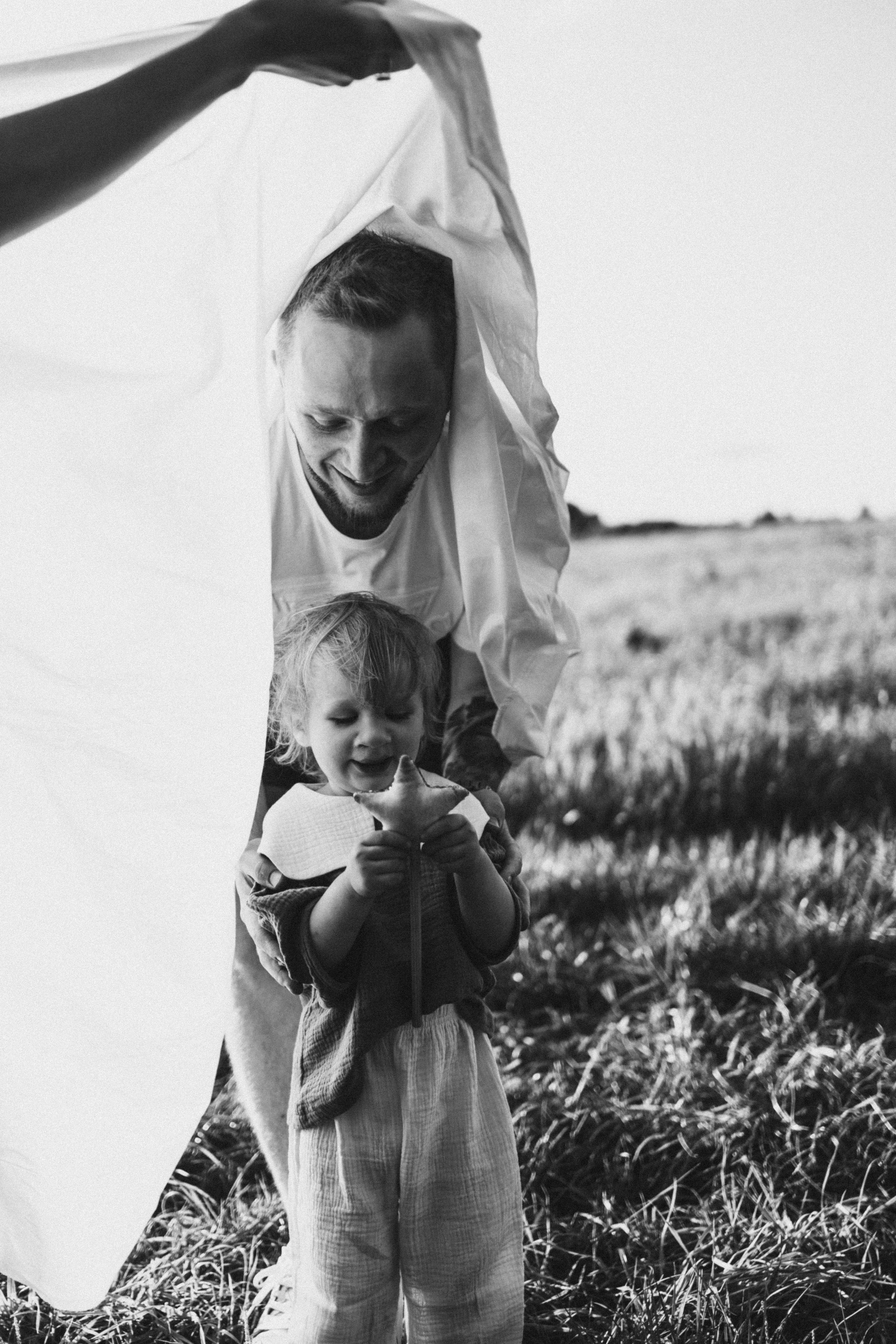 Малышка Арина в полях. Семейный и детский фотограф и видеограф в Москве, Серпухове и Тарусе Валерия Сорокина