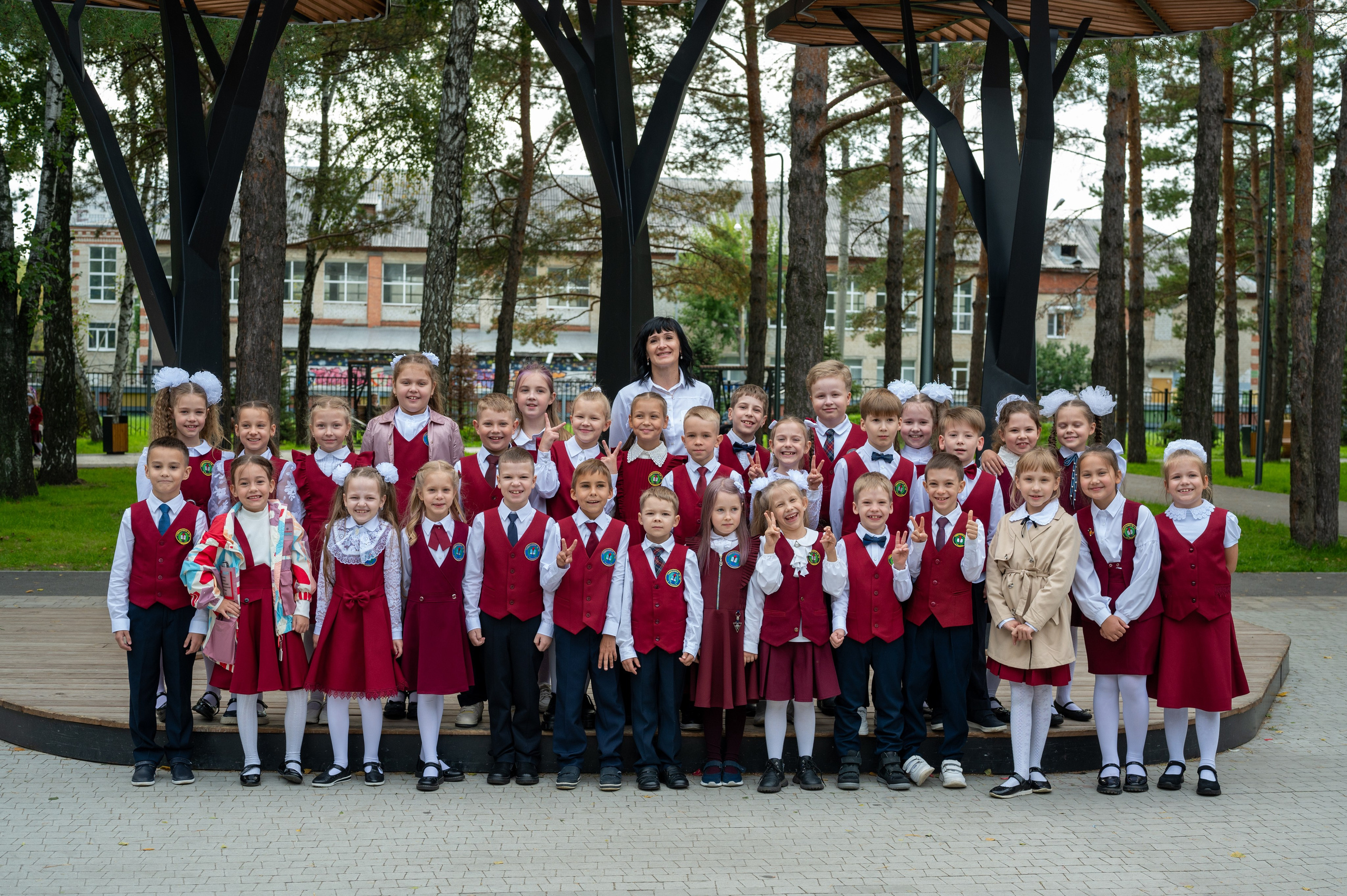 1 сентября 16 гимназия 2 класс (линейка + в классе+ на улице). Фотограф новорожденных, семейный детский в Тюмени Татьяна Морозова