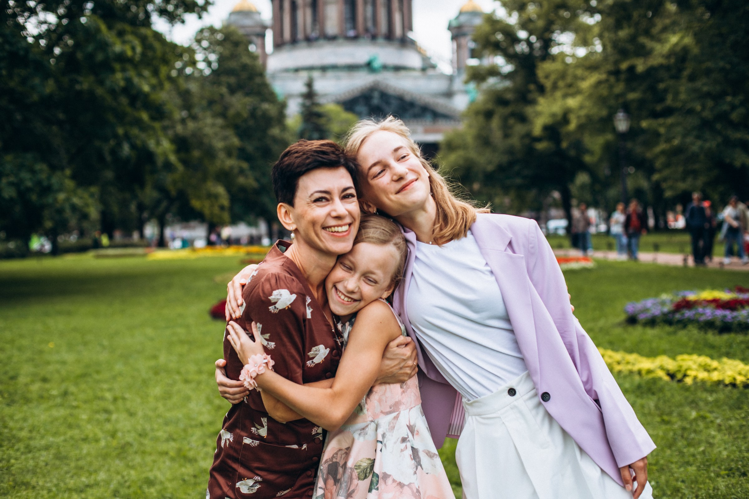 Татьяна с дочками в августе. Фотопрогулка в Петербурге. Индивидуальный и семейный фотограф в Санкт-Петербурге