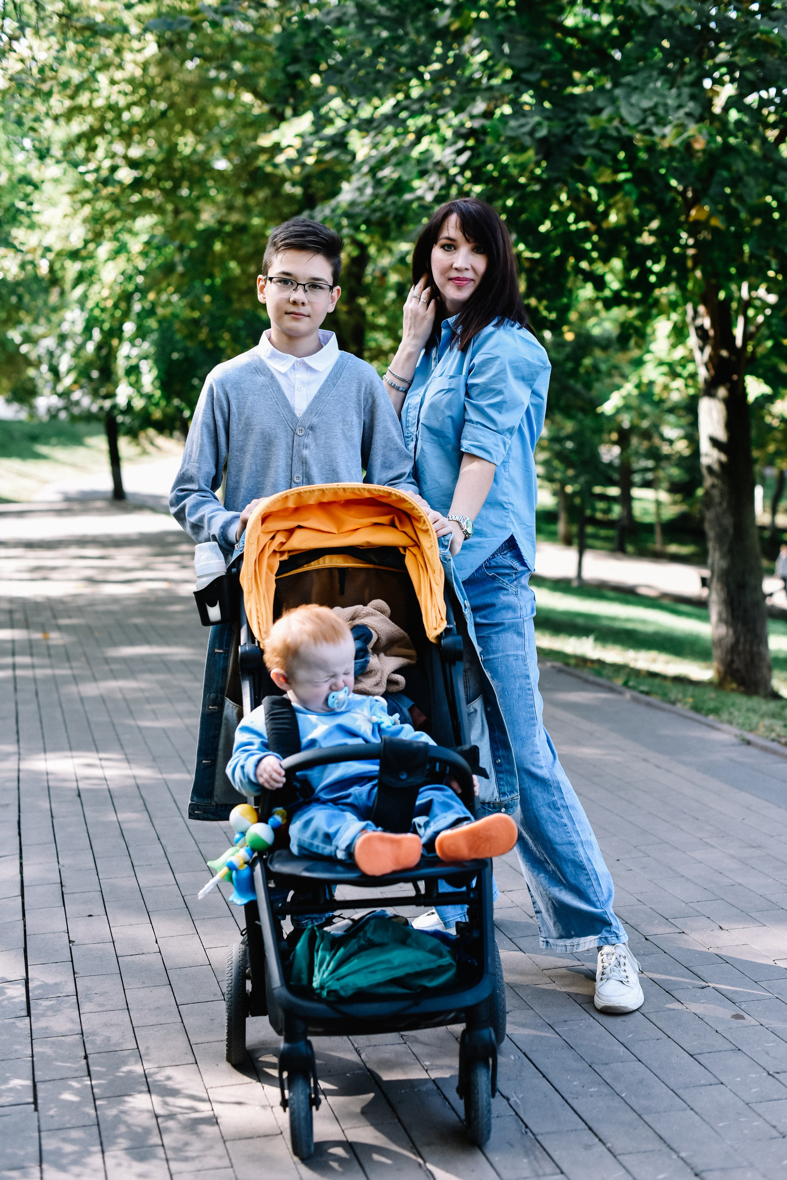 Прогулка Олеси, Льва и Ванечки