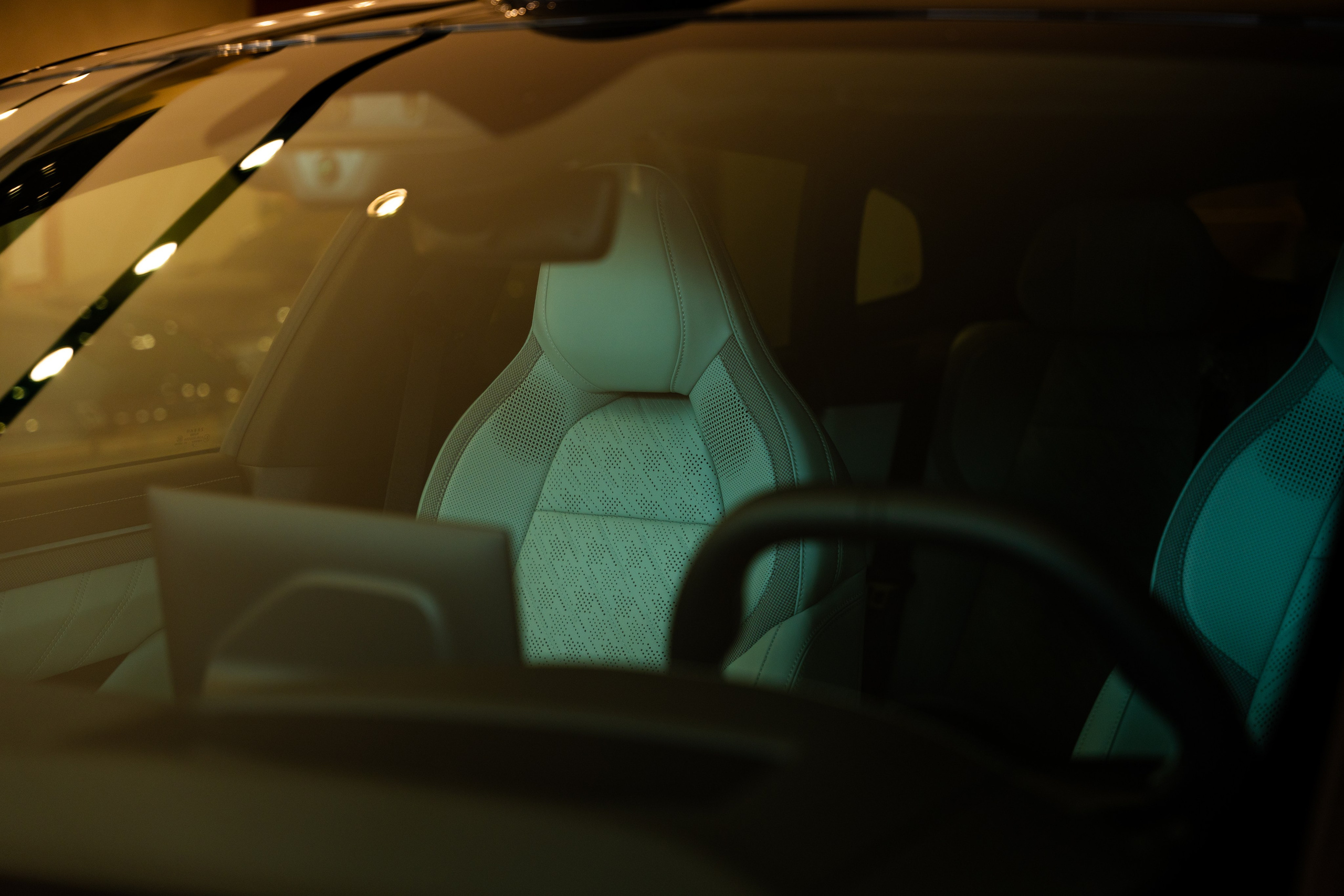 Интерьерная фотосъемка автосалона Elrus в Краснодаре. Zeekr, LiXiang Профессиональная фотосъемка интерьера премиум-автосалона в Краснодаре. Шедевры для Вас! Фотограф и Видеограф в Краснодаре Пахиев Руслан