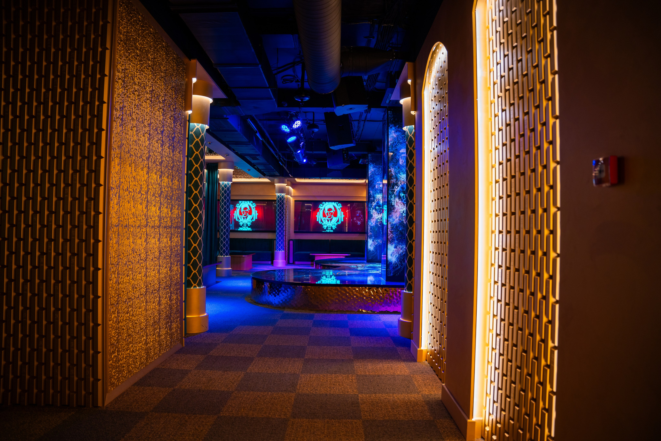 Фотосъемка интерьера стриптиз-клуба Hefner — элитный клуб Краснодара. Интерьерная фотосъемка клуба Hefner в Краснодаре — профессионально. Шедевры для Вас! Фотограф и Видеограф в Краснодаре Пахиев Руслан