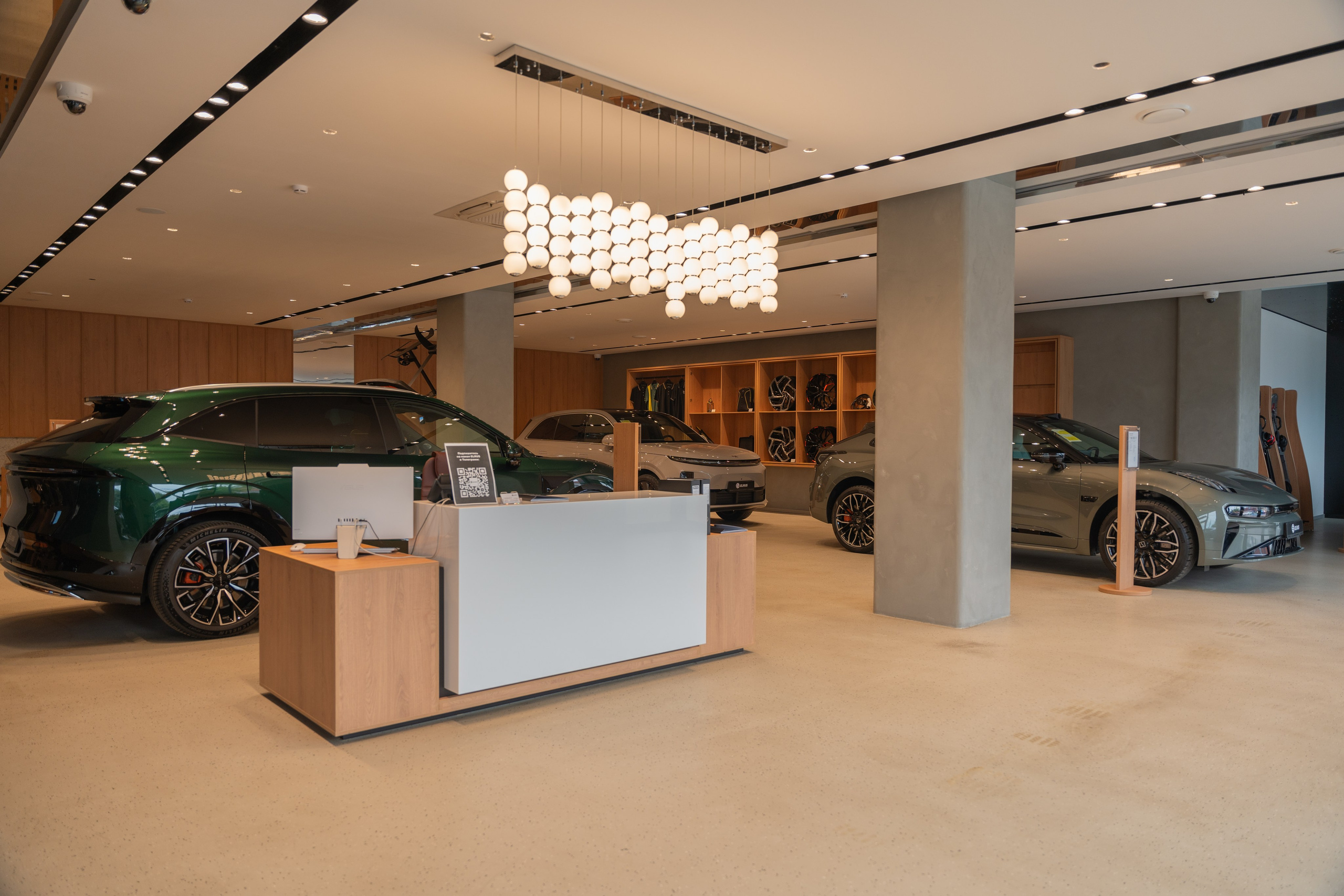 Интерьерная фотосъемка автосалона Elrus в Краснодаре. Zeekr, LiXiang Профессиональная фотосъемка интерьера премиум-автосалона в Краснодаре. Шедевры для Вас! Фотограф и Видеограф в Краснодаре Пахиев Руслан