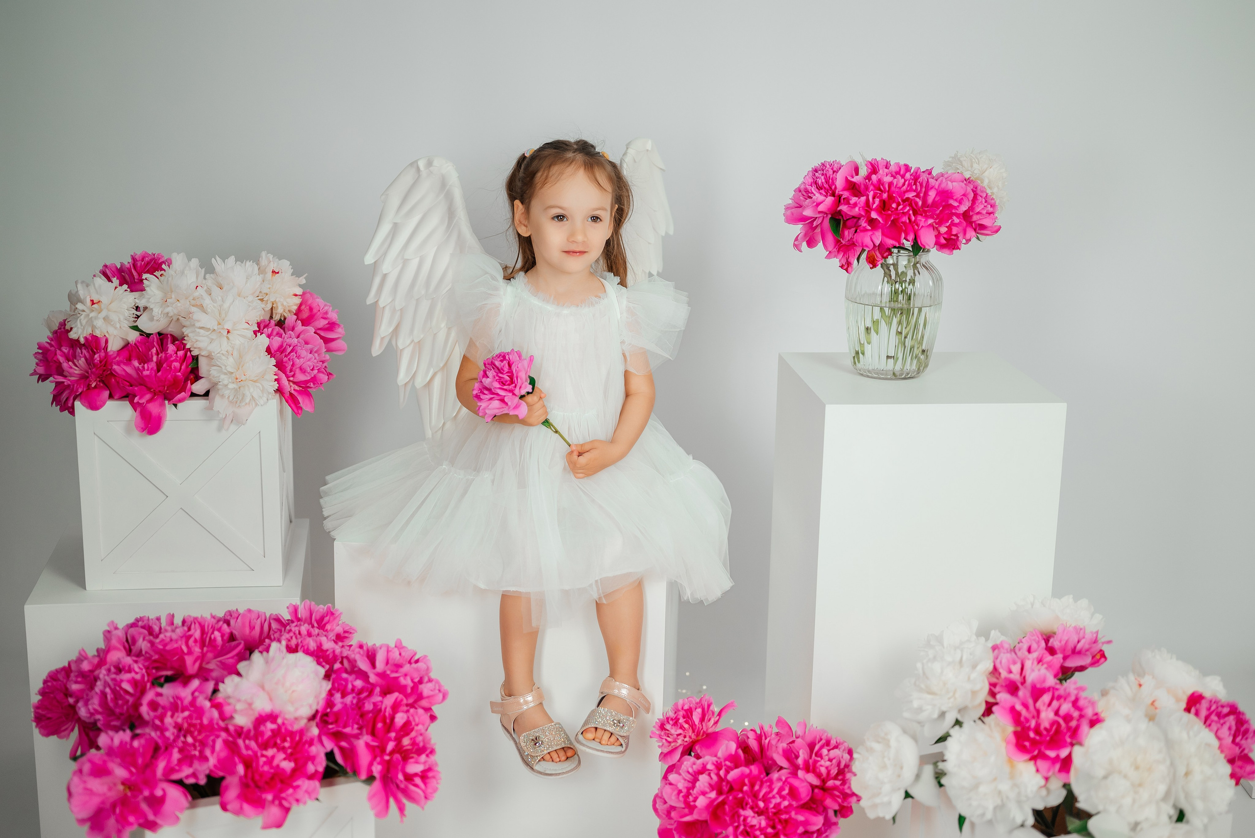 Семья в пионах. Семейный фотограф в Краснодаре