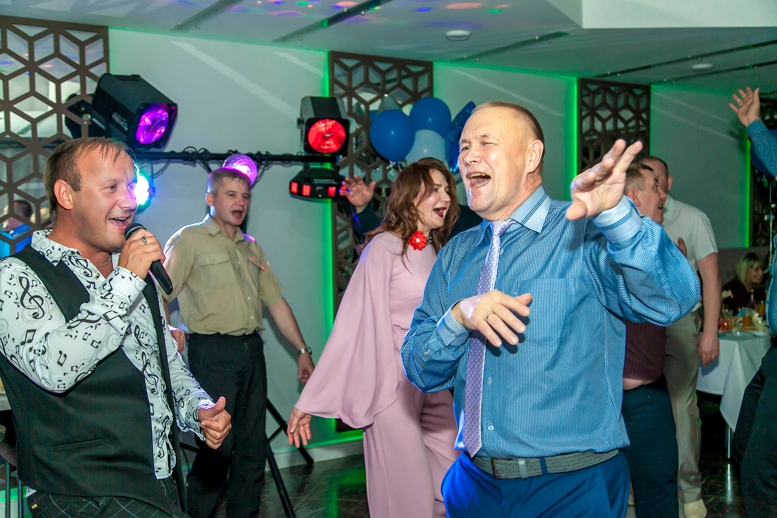 Поющий ведущий Сергей Голубев. Ведущий, Тамада, DJ, фото в Перми. Хорошее настроение