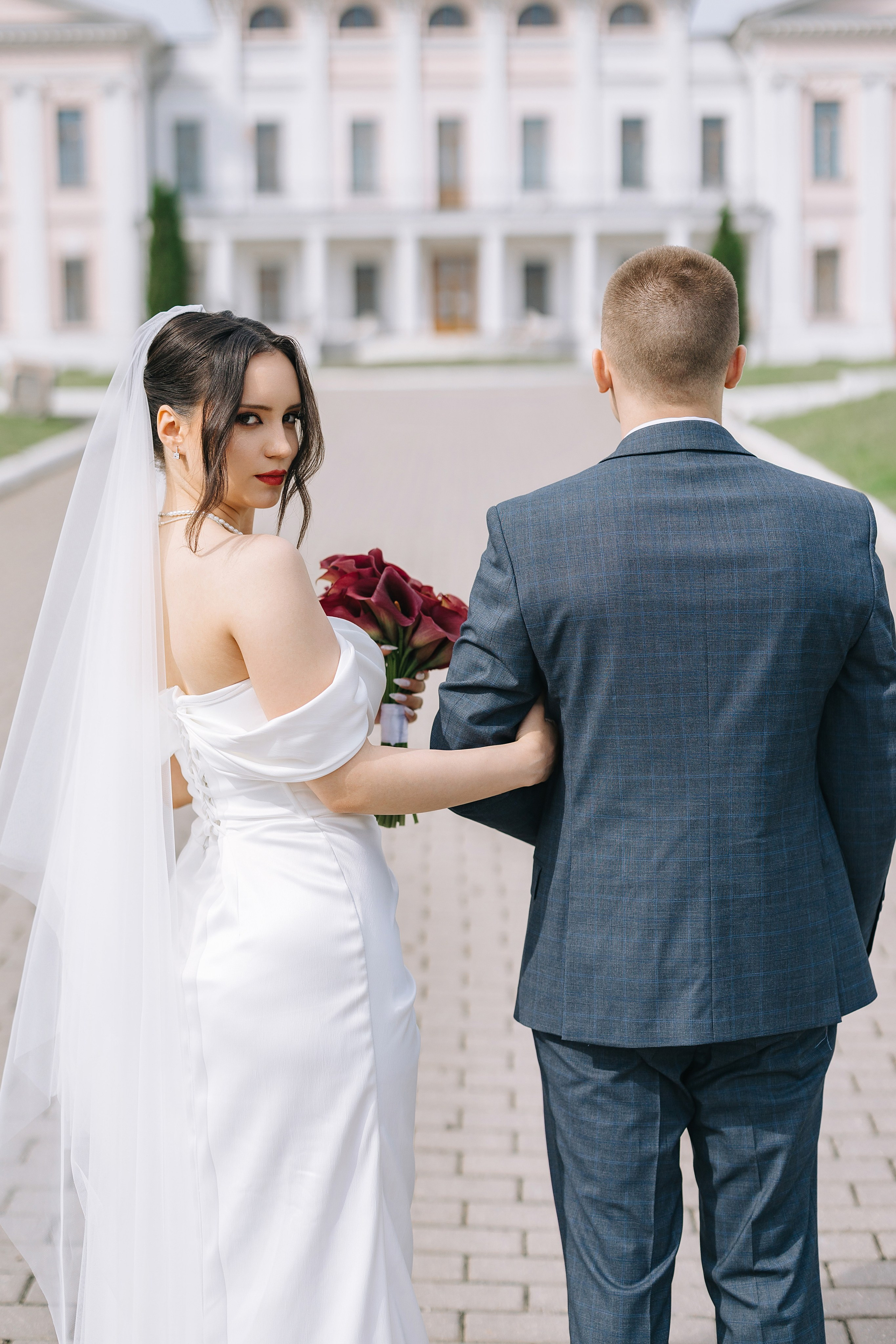 Белый лист. Александр Антонов. Профессиональный свадебный, репортажный фотограф в Москве, Подольске. Фото+Видео на любой праздник