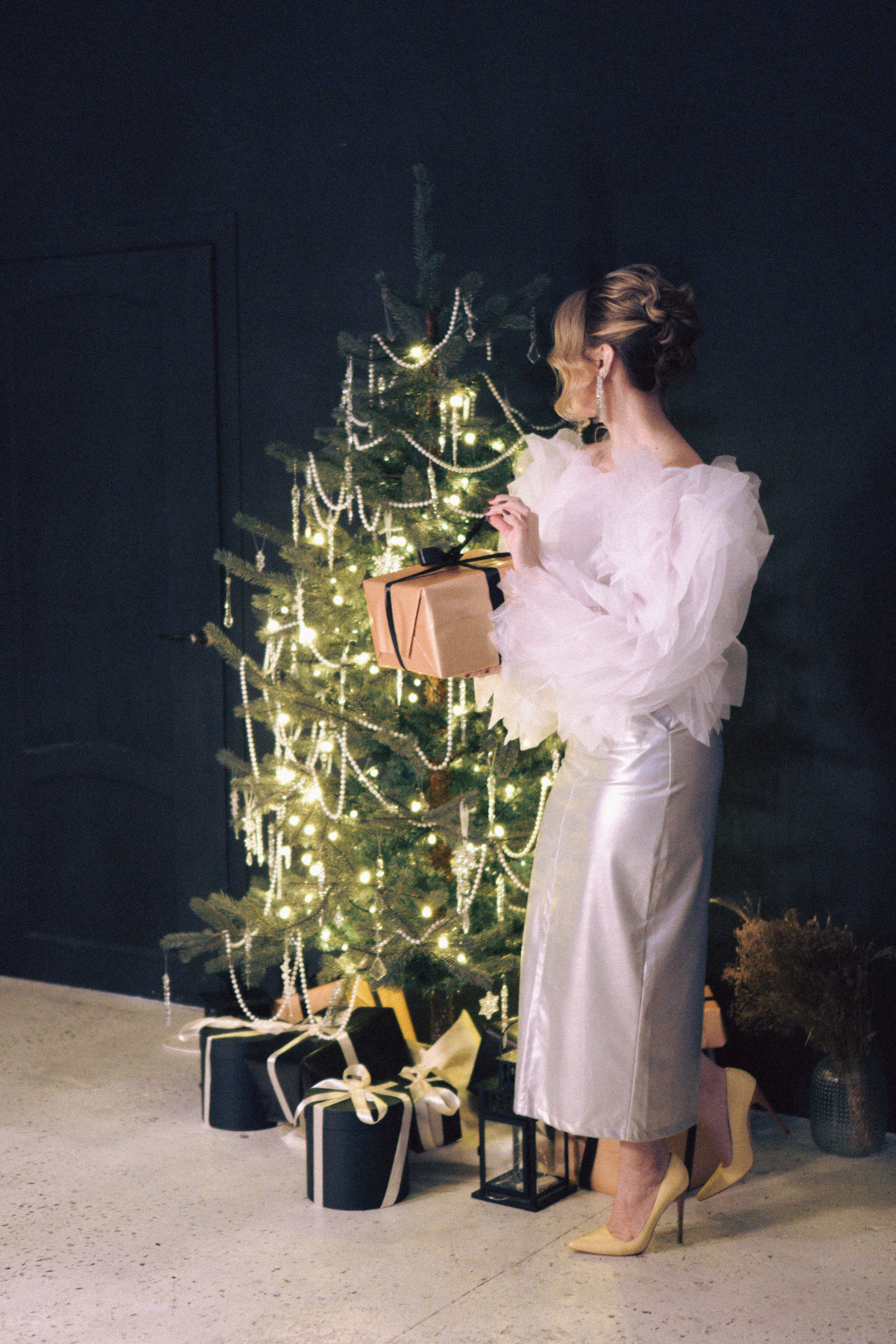 НОВОГОДНЯЯ ФОТОСЕСИИЯ В СТУДИИ ДЛЯ ДЕВУШКИ И ПРОГУЛКА ПО ЧЕРНЫШЕВСКОЙ. Профессиональный фотограф, Санкт-Петербург — Виктория Богомолова