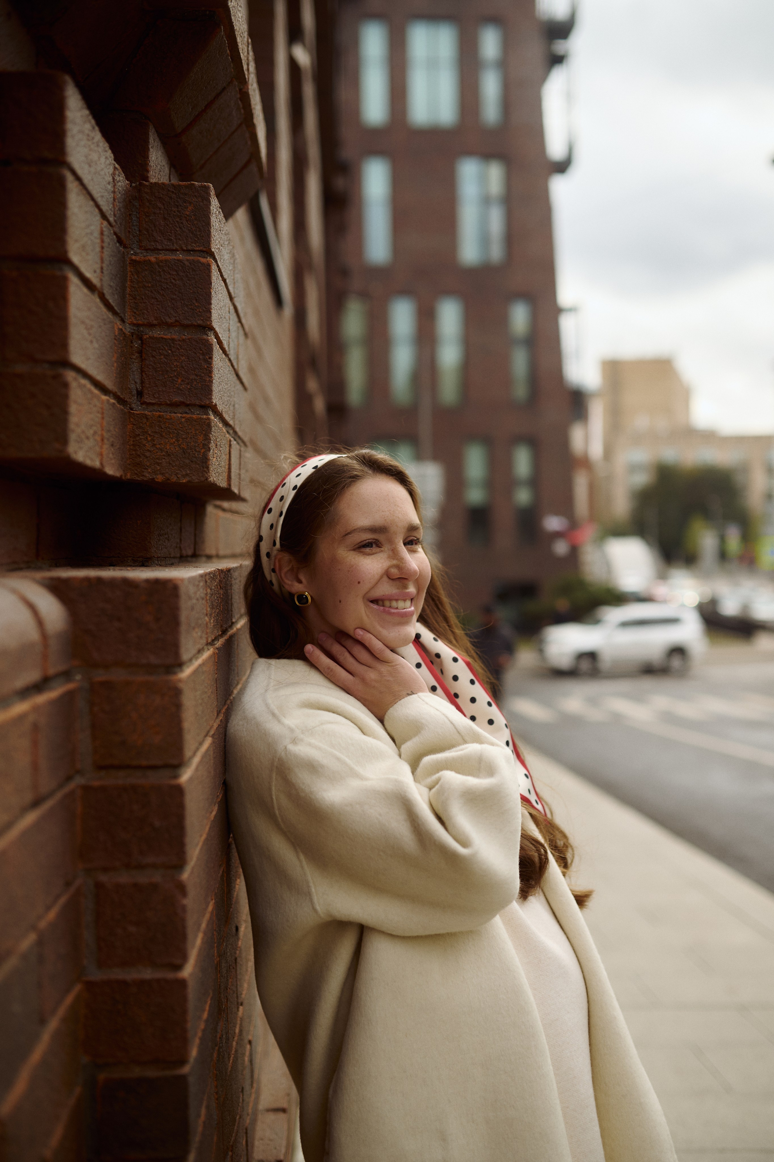 Оля на прогулке по городу. Семейный и свадебный lifestyle-фотограф в Москве Мария Петрова