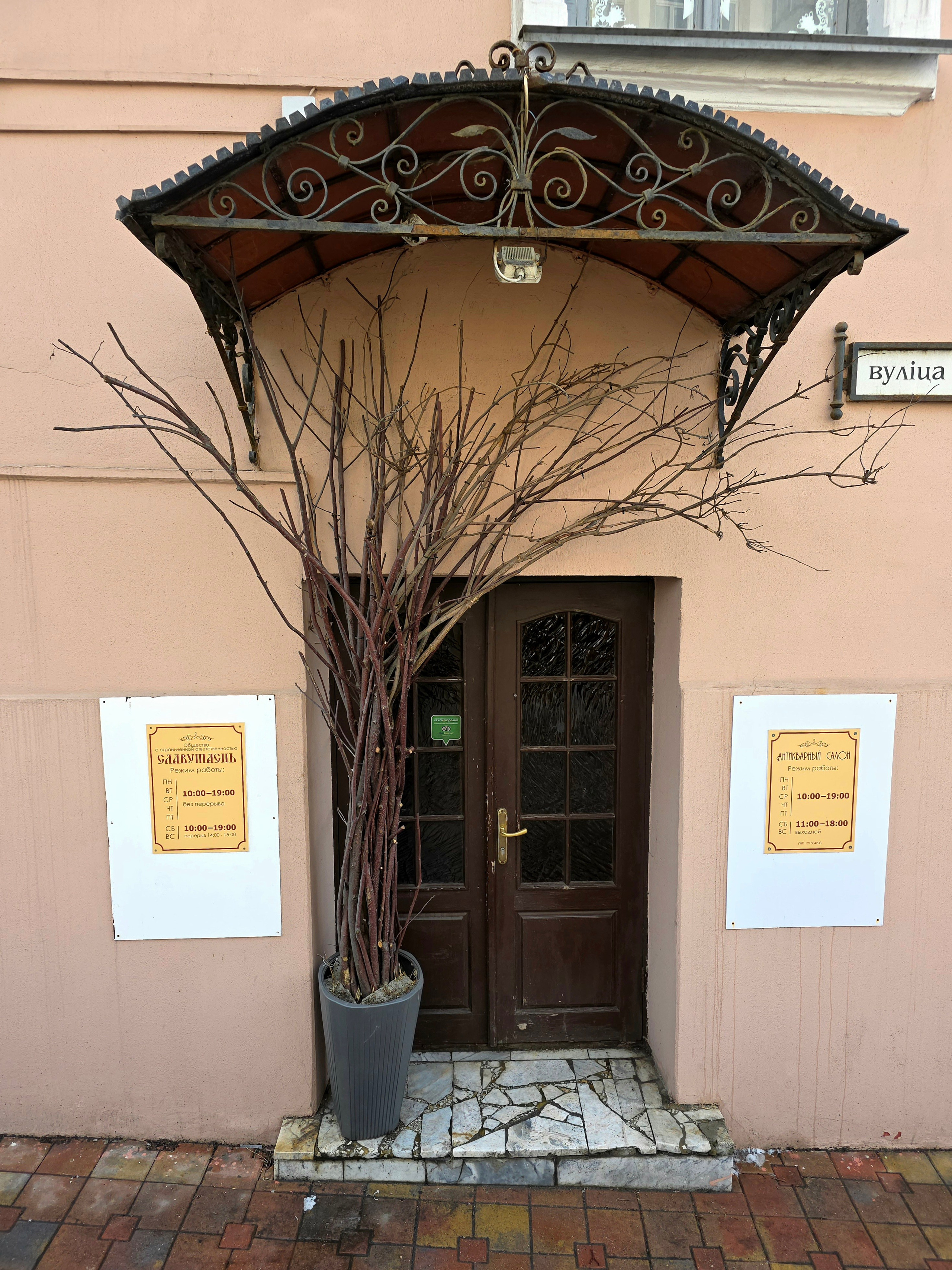 Троицкое предместье. Бережно восстановленный, как комплекс зданий, район старой застройки 