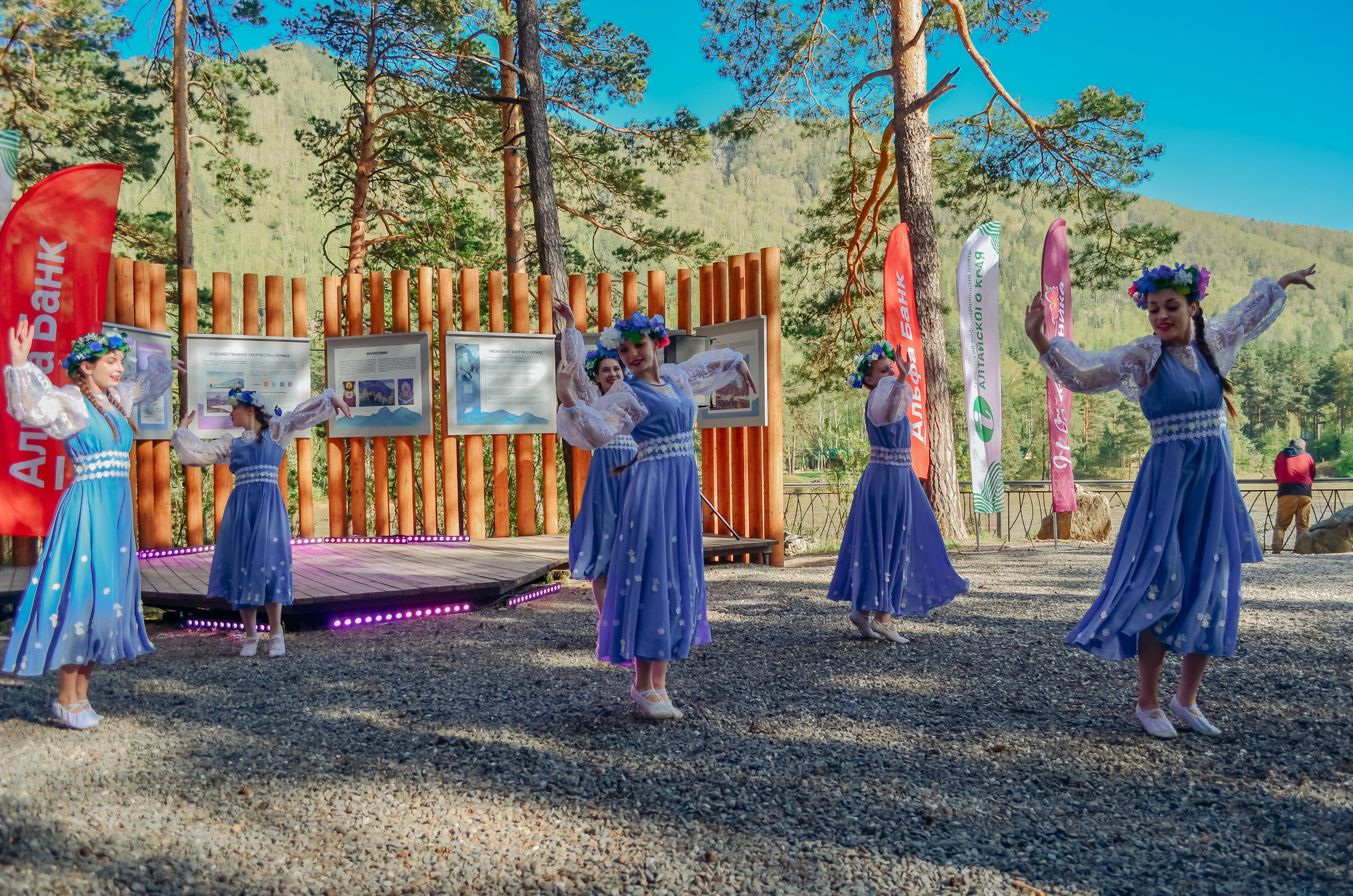 Фестиваль «Цветение Маральника на Алтае 2025». Фоторепортаж. Денисова Аля — фотограф для парных съемок и индивидуальных историй в Барнауле