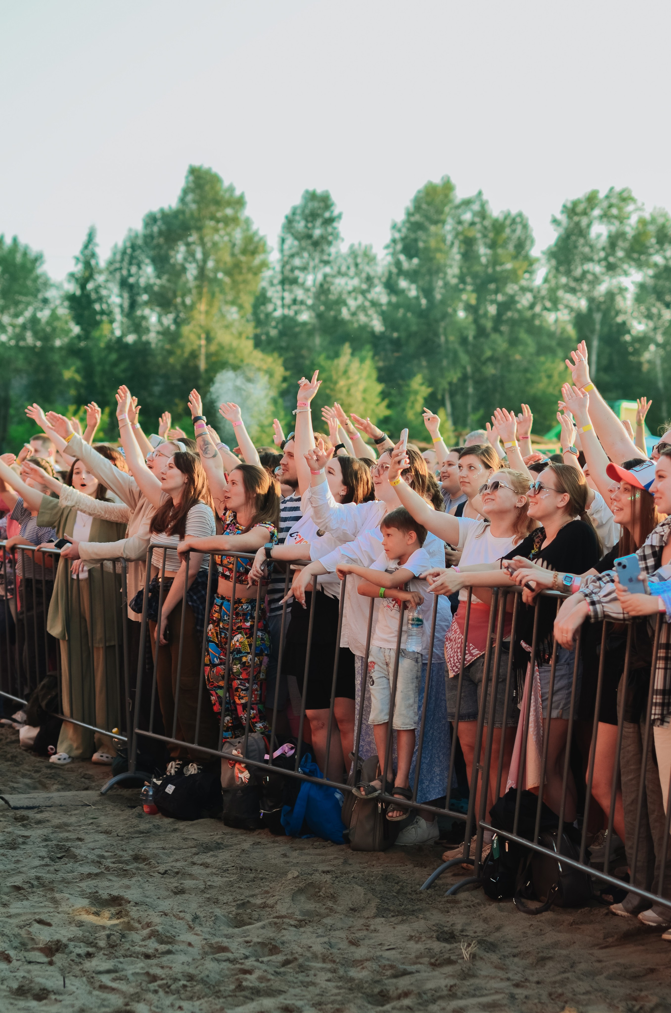 Фестиваль «Грань» 2025. Спортивная площадка. Денисова Аля — фотограф для парных съемок и индивидуальных историй в Барнауле