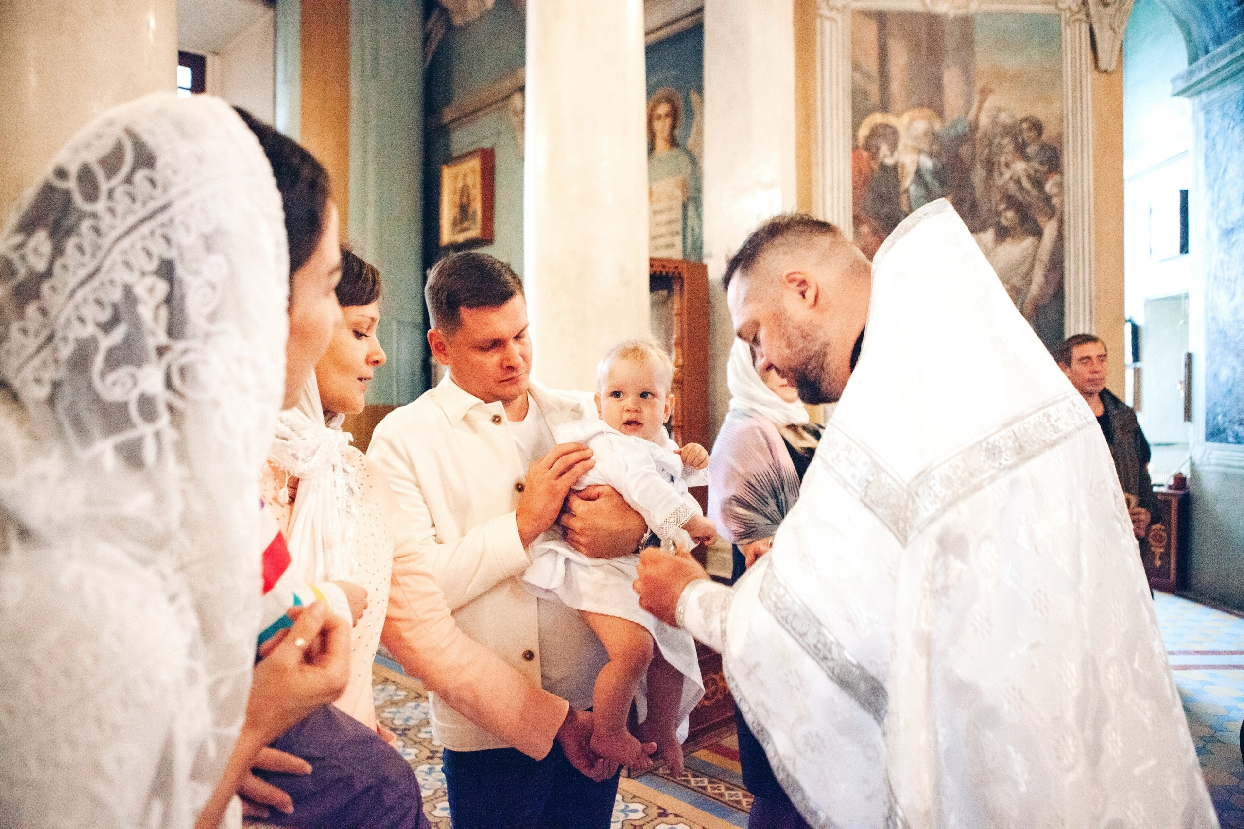 Крещение ребенка в церкви. Фотограф Ольга Ефремова