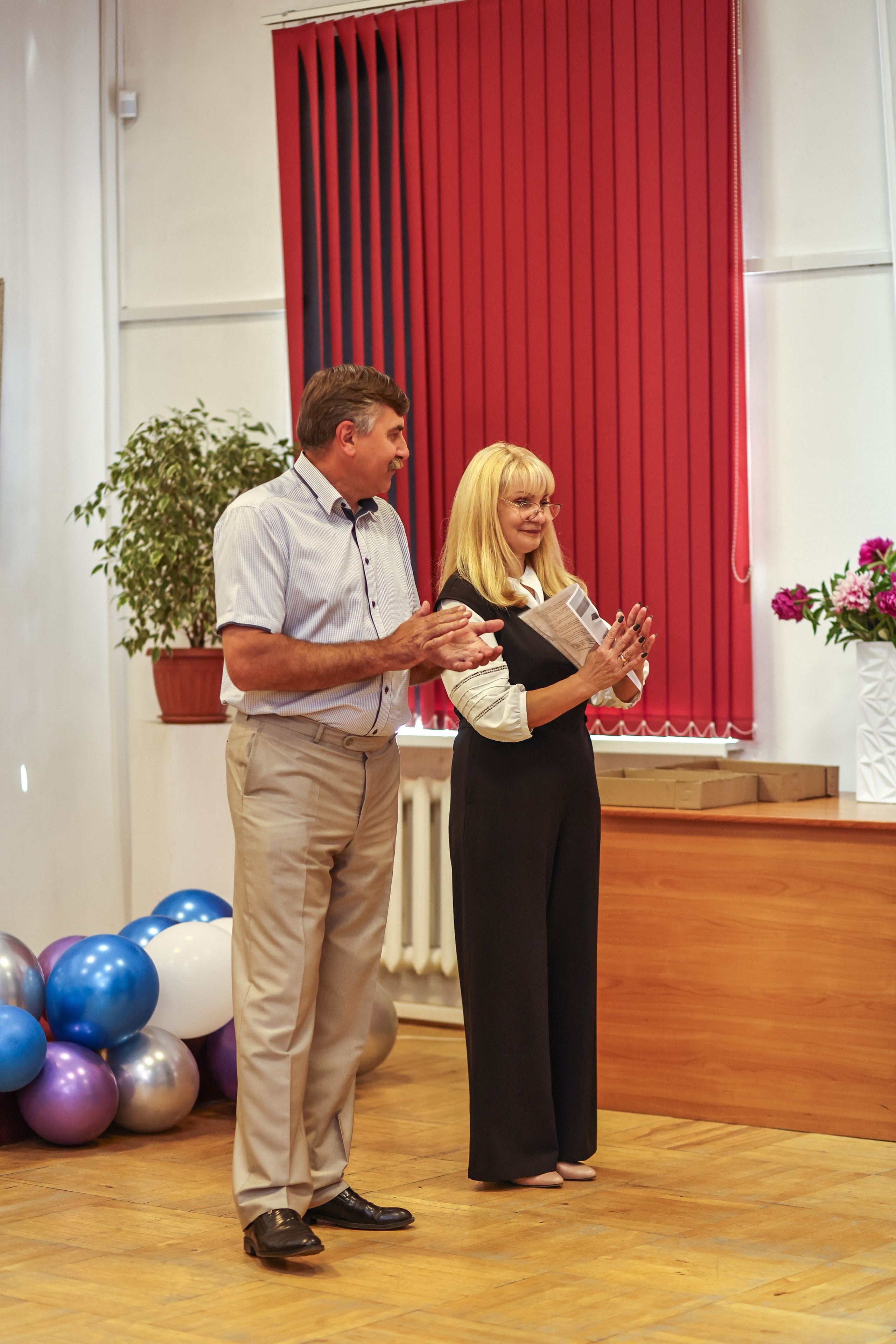 Вручение аттестатов. Школа № 7, выпускники 11 класса 2023 г. Студия выпускных альбомов Остров