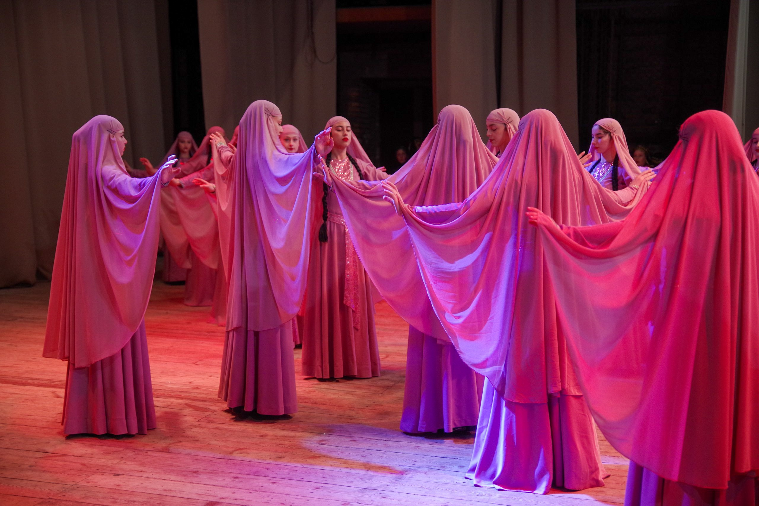 Грузинский танец. Портретный фотограф Денис Милютин