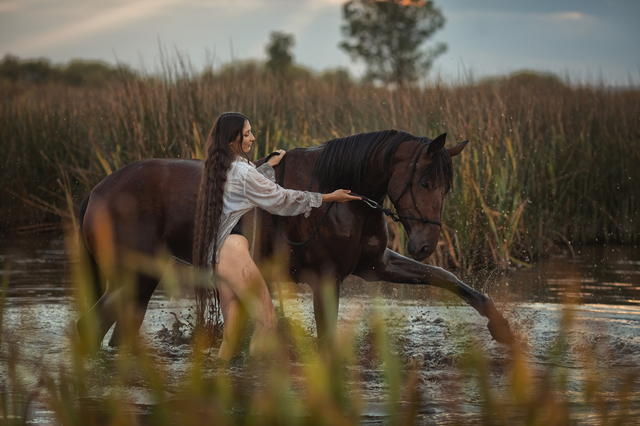Фотосессия с лошадью у воды. Детский и семейный фотограф Анастасия Акатьева Оренбург/Курган