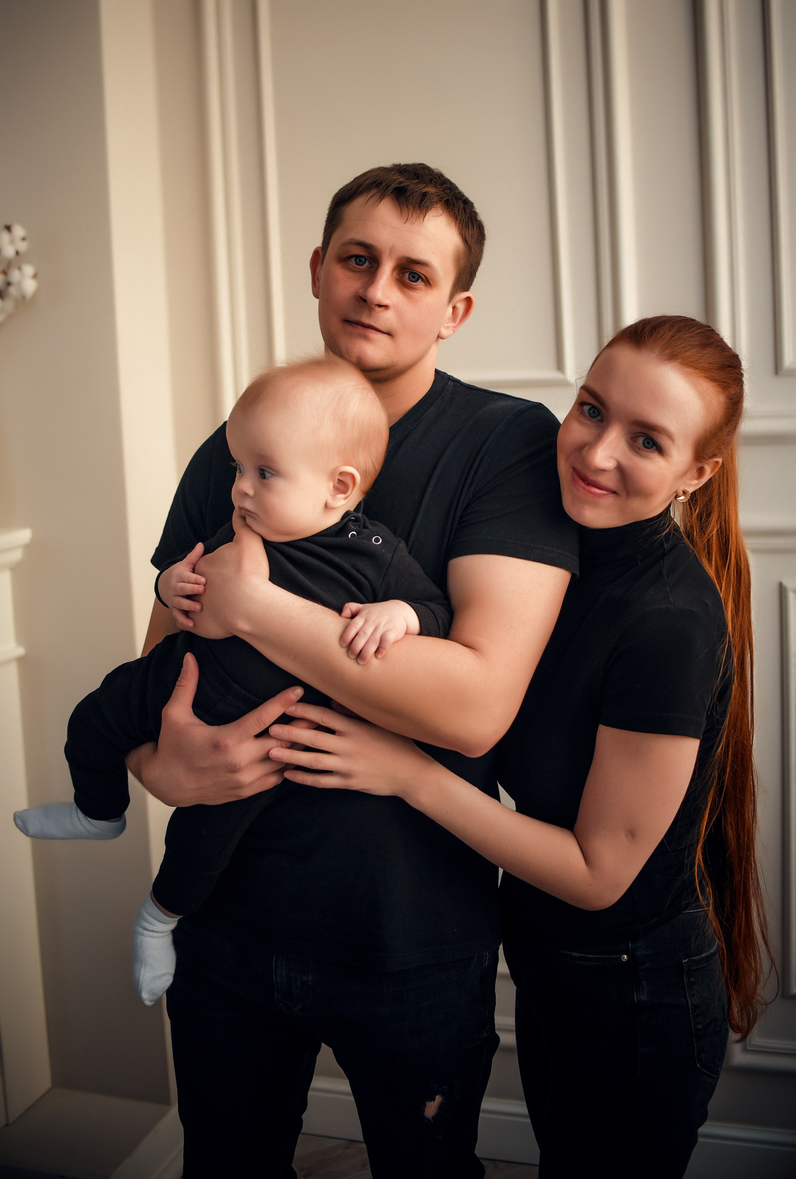 Семейная студийная фотосессия 3. Свадебный, семейный, детский, контент фотограф в Омске Максим Ильин