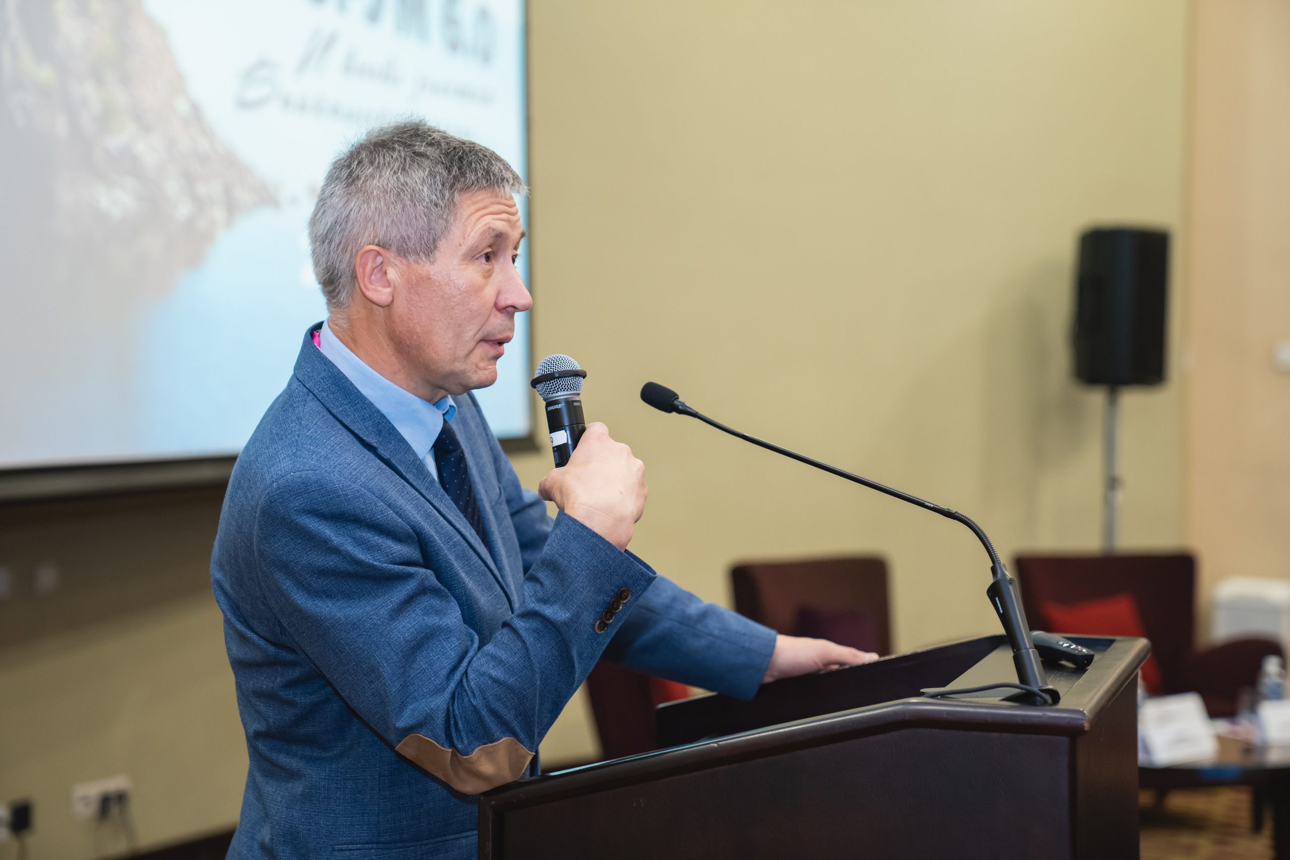 Фотосессия форумов, конференций. Занимаюсь профессиональной фотографией и живу рядом с Байкалом. Работаю в разных жанрах