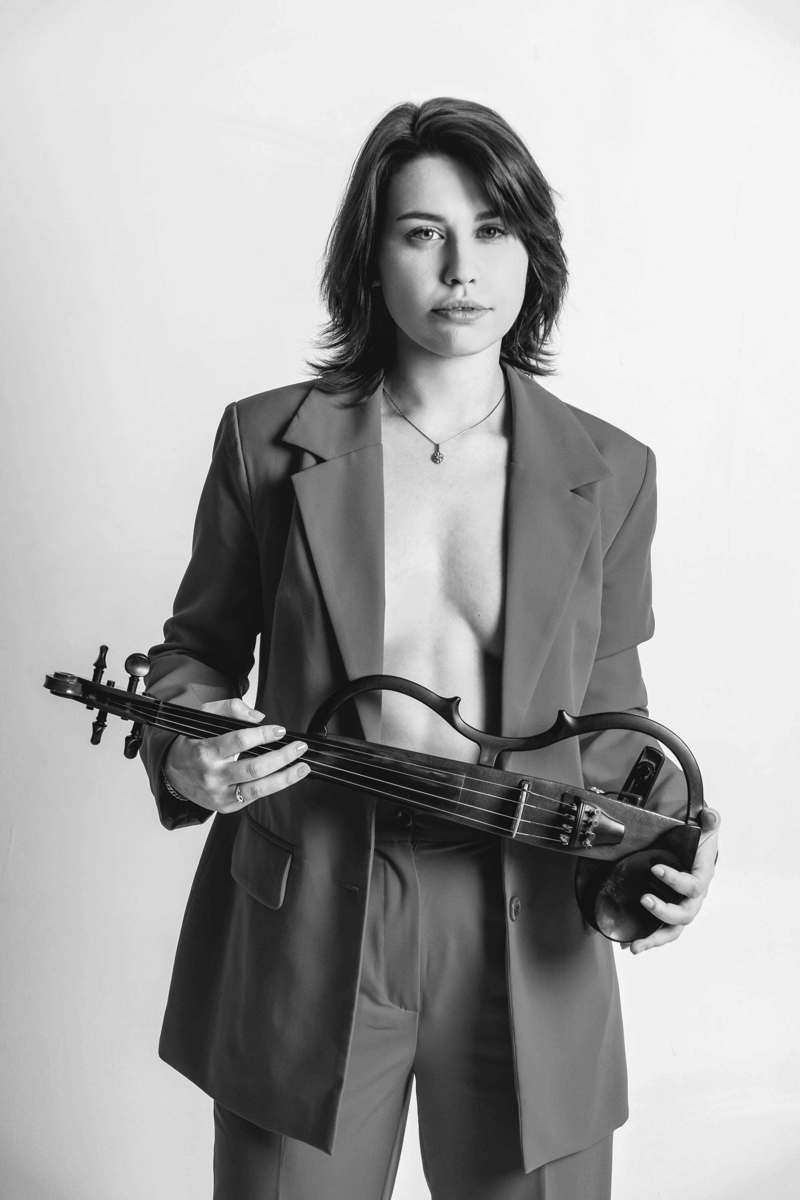 Актриса и музыкант в одном лице. Фотосессия Евы. Занимаюсь профессиональной фотографией и живу рядом с Байкалом. Работаю в разных жанрах