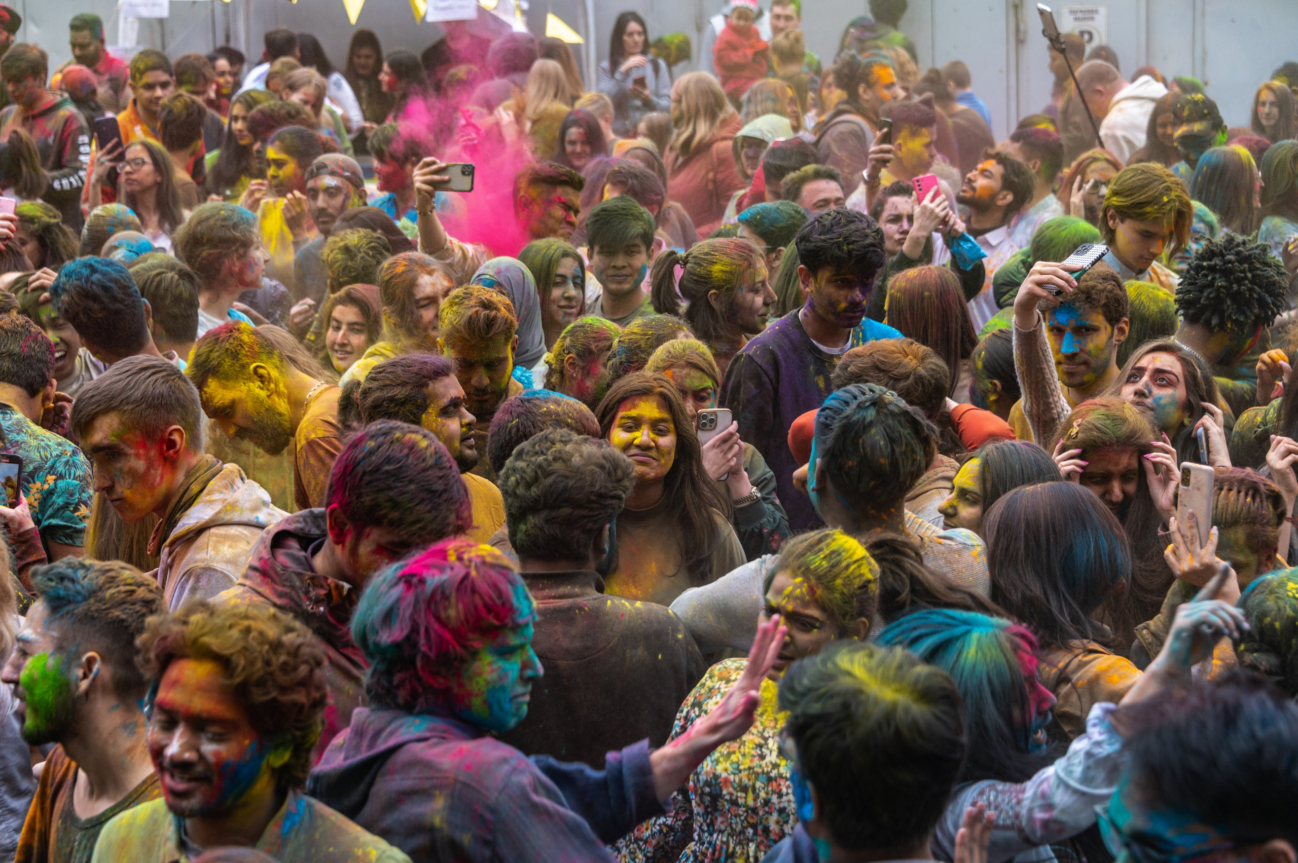 Праздник Холи в Москве. Фотограф Роман Адлер