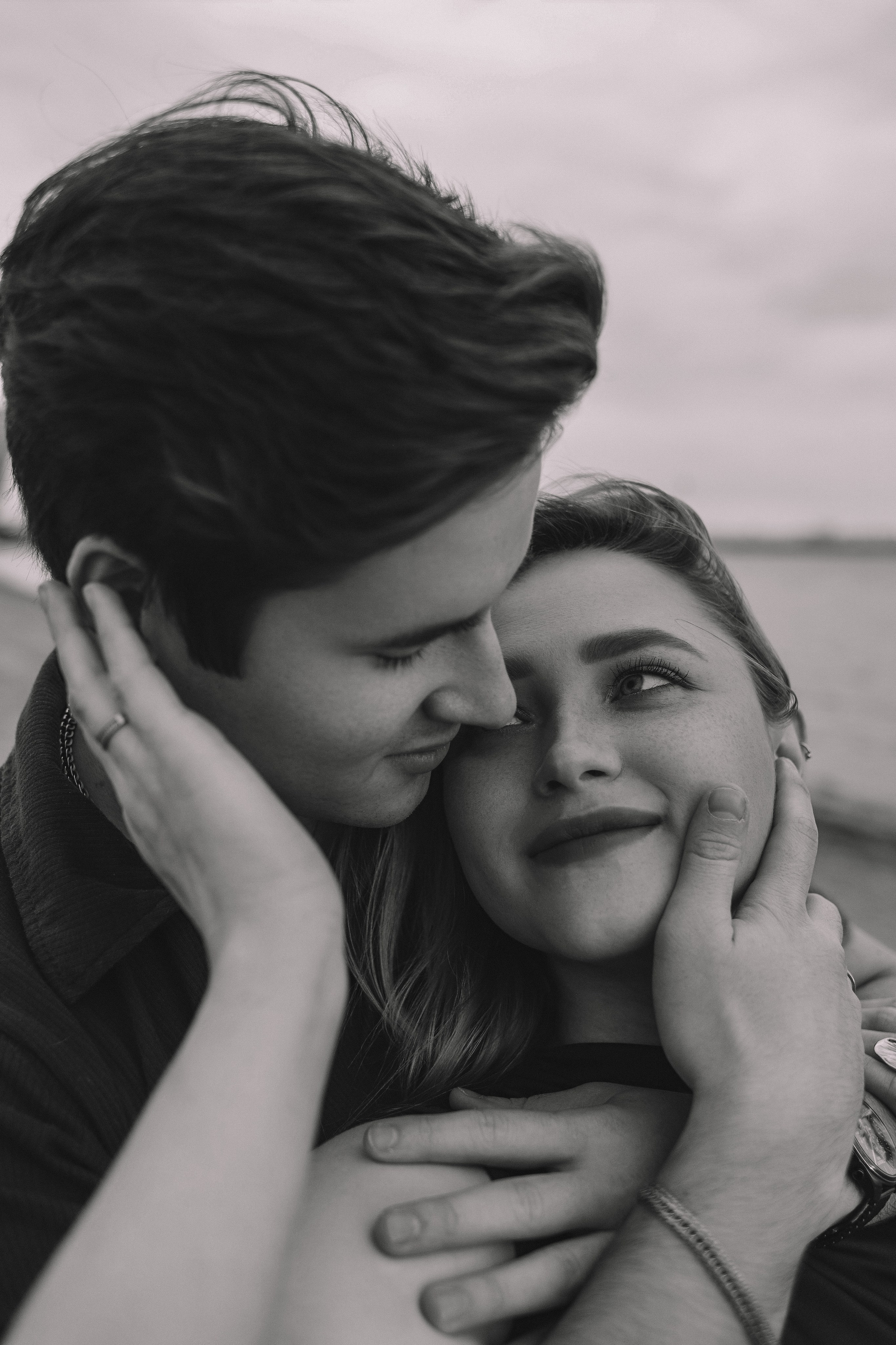 Крупный портрет пары, нежный взгляд, фотосессия беременности