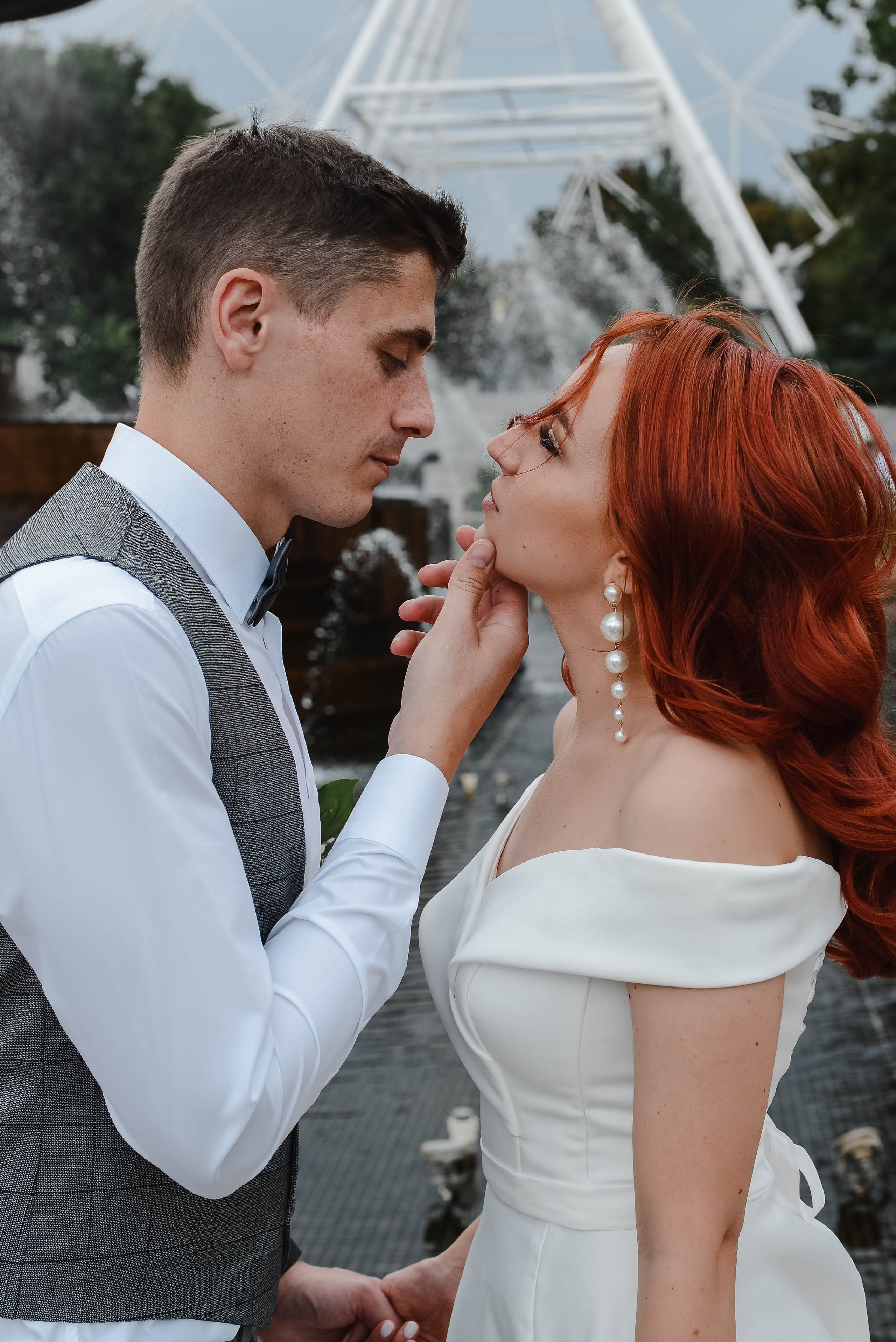 Свадебная прогулка по городу. Фотограф Ярута Оксана / Ростов-на-Дону