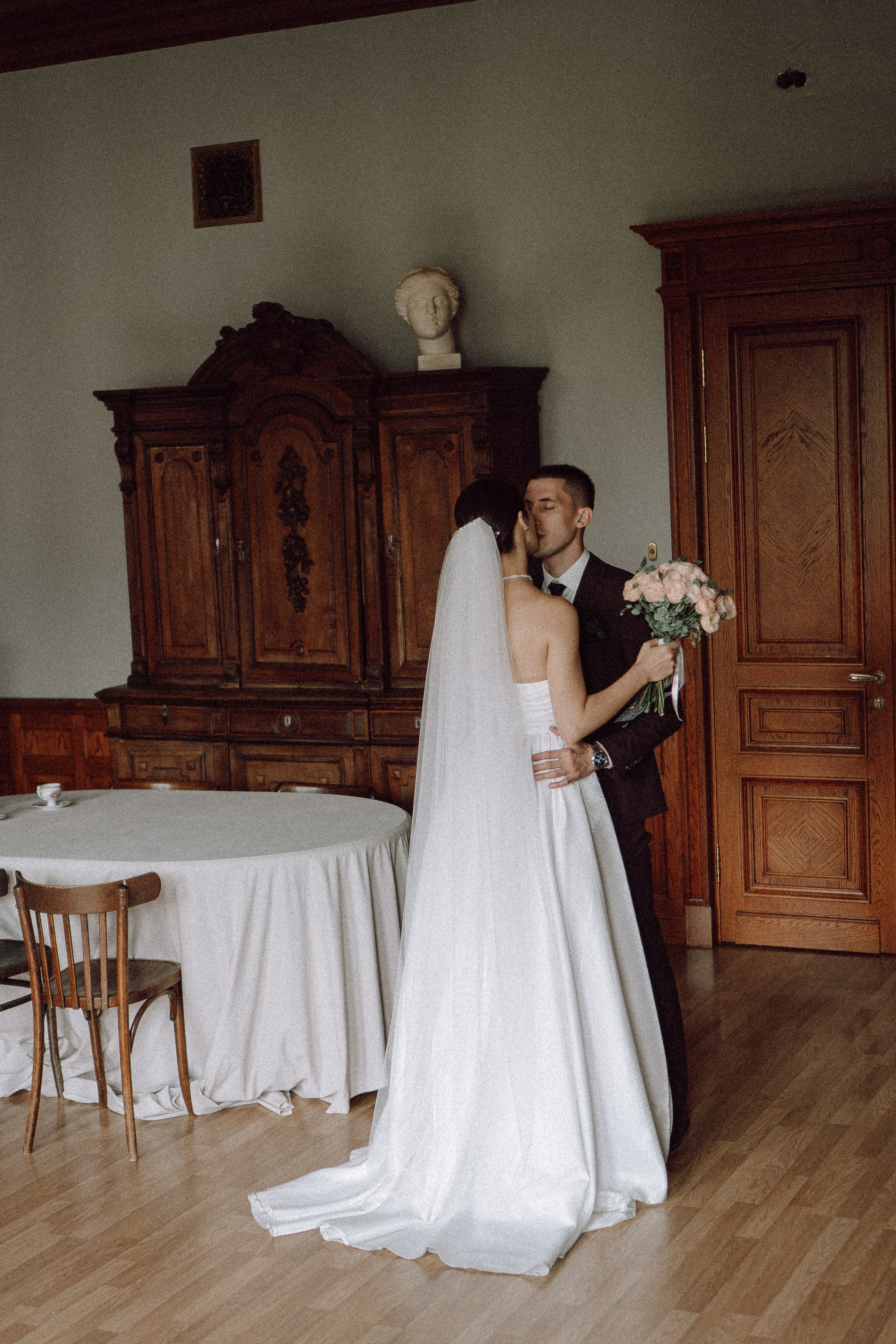 СВАДЕБНАЯ ПРОГУЛКА В САНТК-ПЕТЕРБУРГЕ (ИСАКИЕВСКИЙ СОБОР, ЗИМНЯЯ КАНАВКА, ЭРМИТАЖ И БОЛЬШАЯ МОРСКАЯ УЛИЦА). Профессиональный фотограф, Санкт-Петербург — Виктория Богомолова