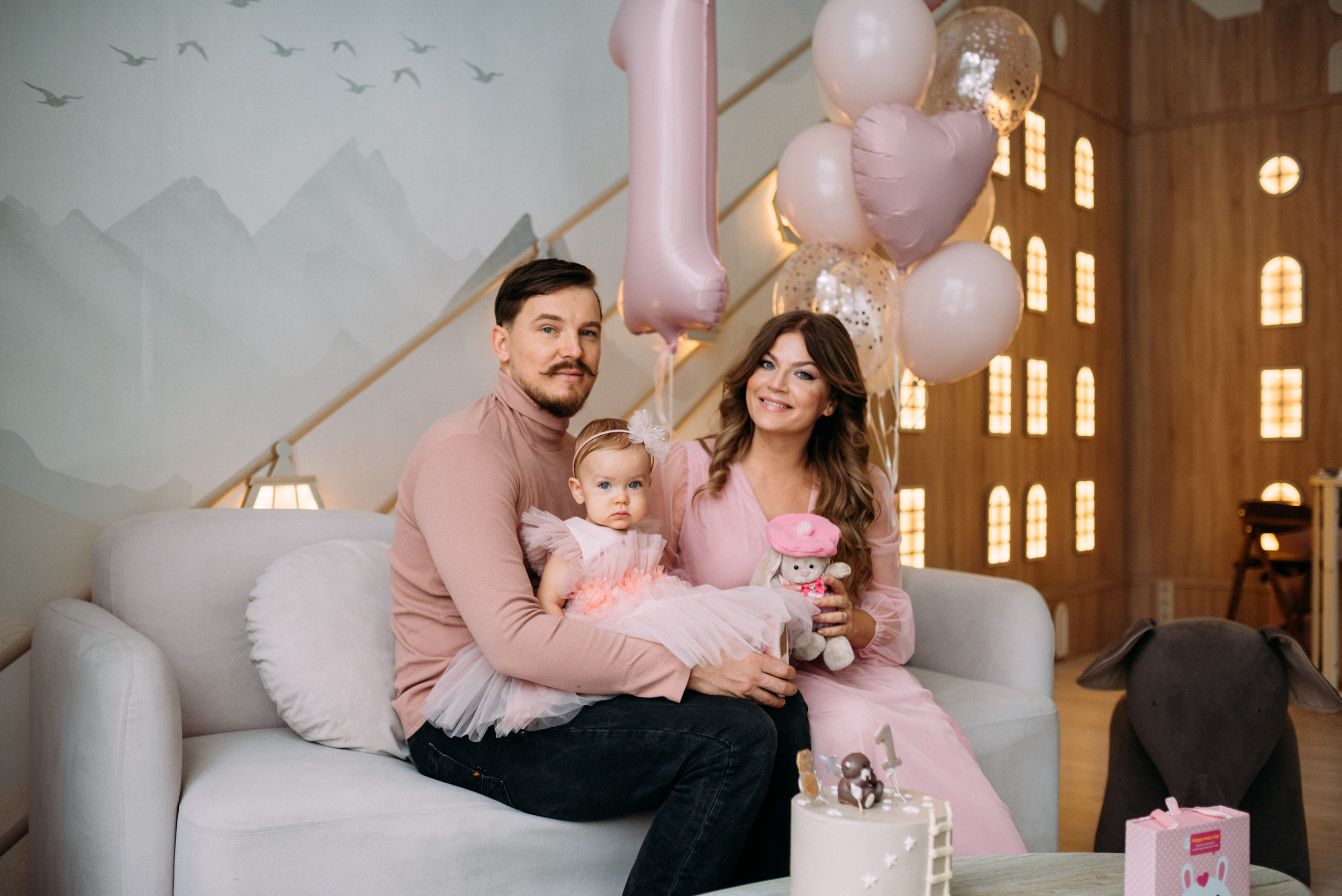 Анна, Мишель, Виктор — годовасие в студии