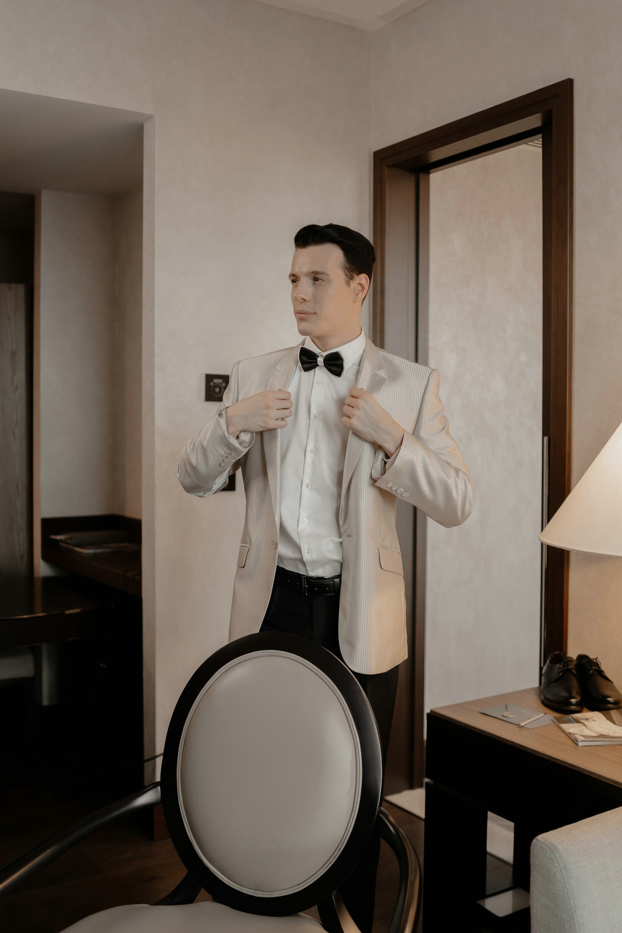 Фотосессия свадьбы на лестнице в Hyatt Regency Moscow Petrovsky Park. Свадебный и семейный фотограф в Москве Светлана Зоткина