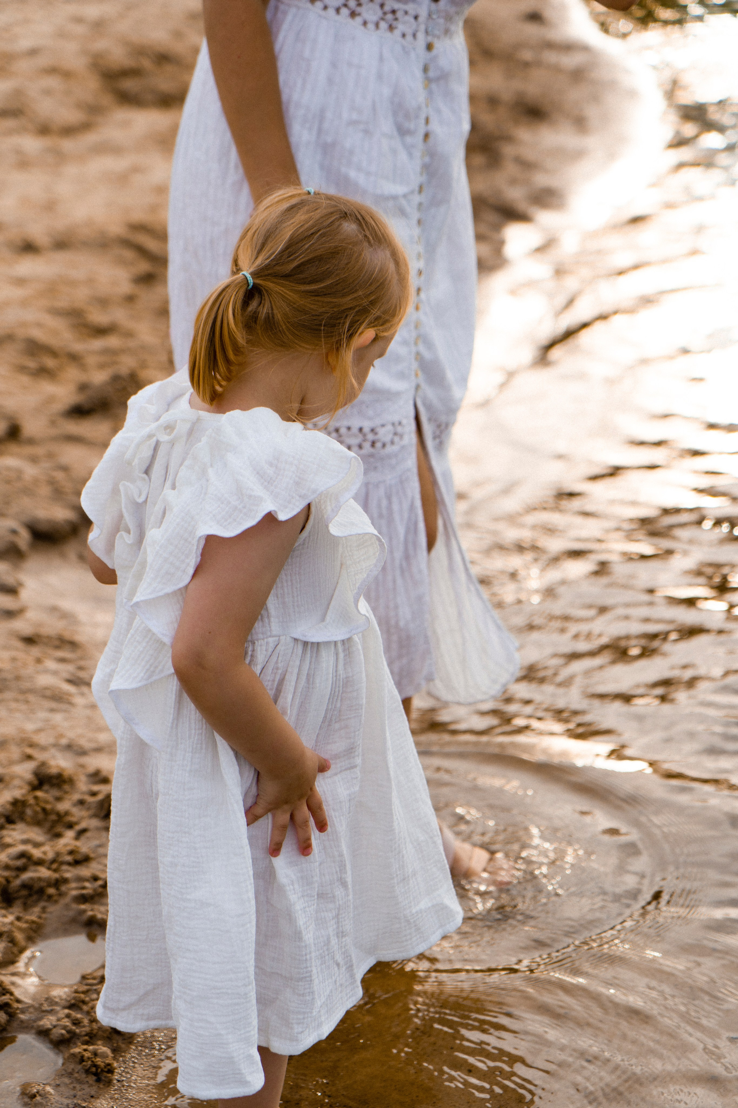 Семейная фотосессия для мамы с дочкой в Санкт-Петербурге на озере. Светлана Гопанюк. Портретный фотограф. Санкт-Петербург. СПб