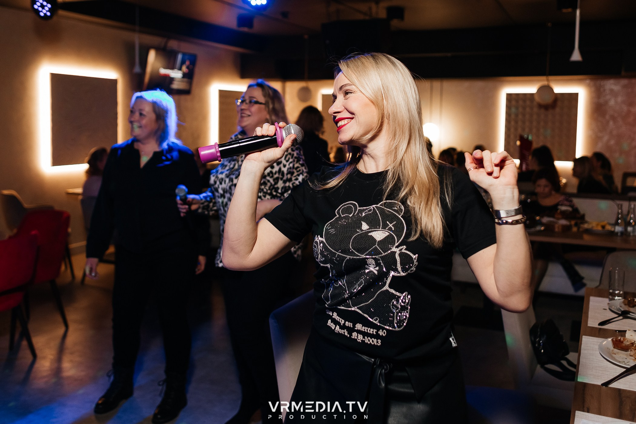 8 марта в караоке-ресторане «Голос»