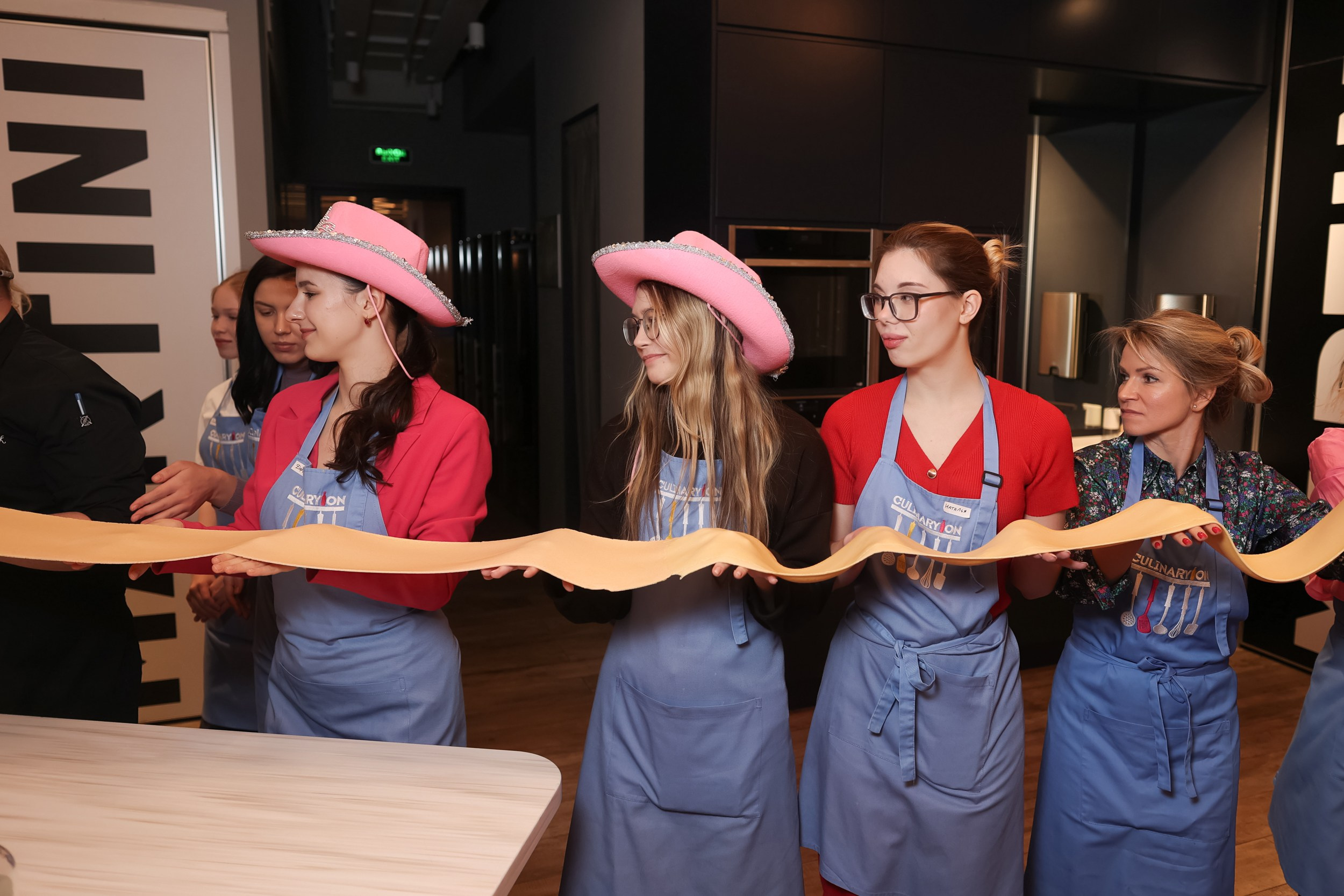 Вечеринка 8 марта в EventyOn. Репортажный фотограф видеограф в Москве Ольга Плаксина