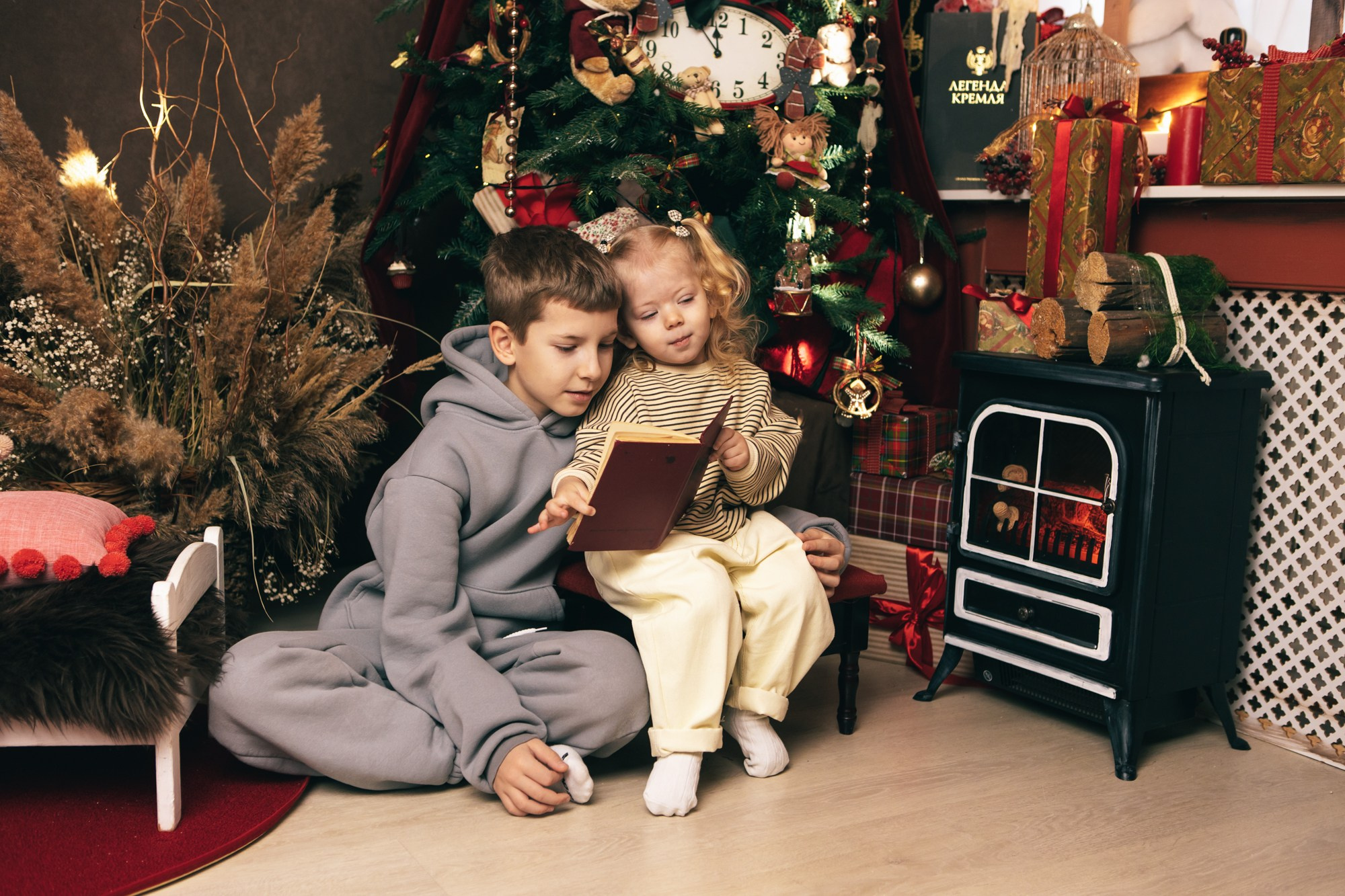 Семейная новогодняя фотосессия. Фотограф в Оренбурге. Профессиональный фотограф