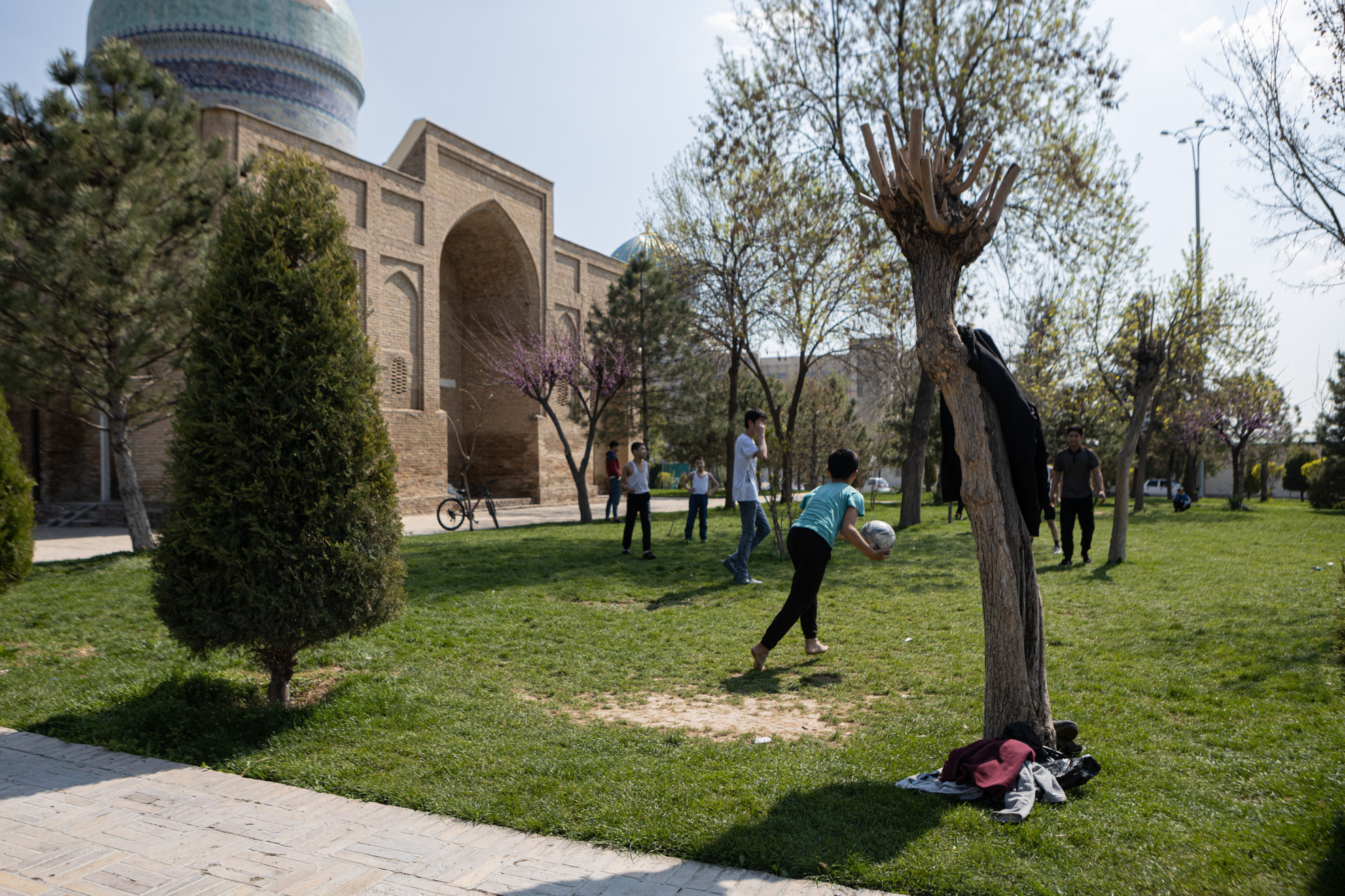 Uzbekistan daily. Commerce & art photographer