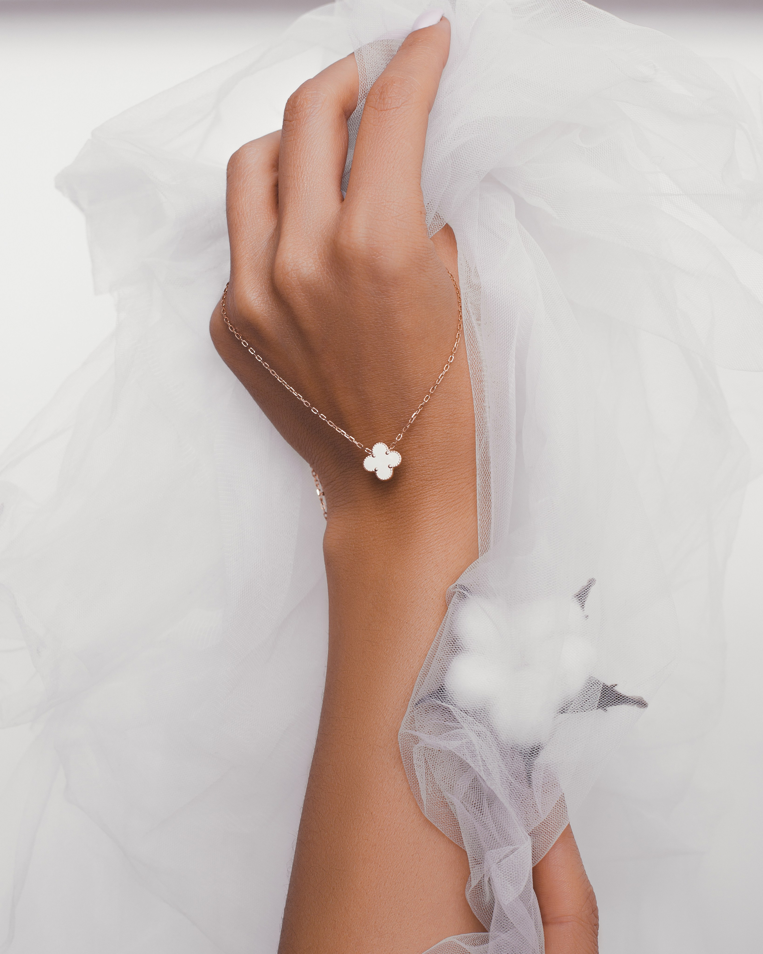 Hands. Предметный и женский фотограф в Новосибирске