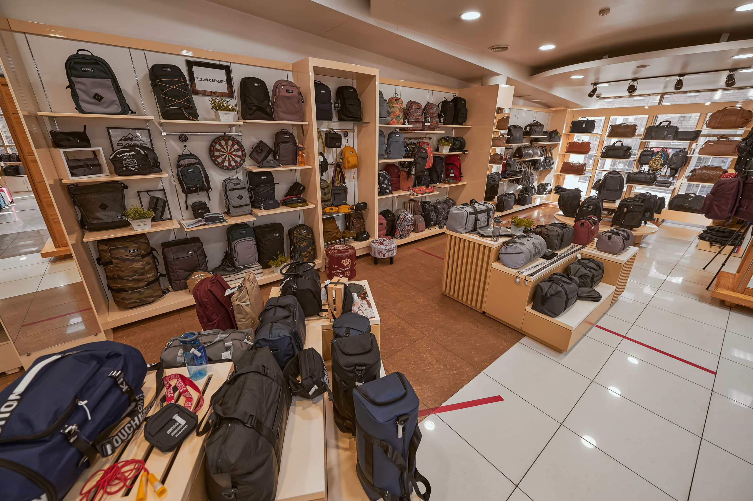 Портфолио по интерьерной и экстерьерной фотосъёмки: Мир Сумок — Правый берег. Фотограф Яковлев Роман — Красноярск