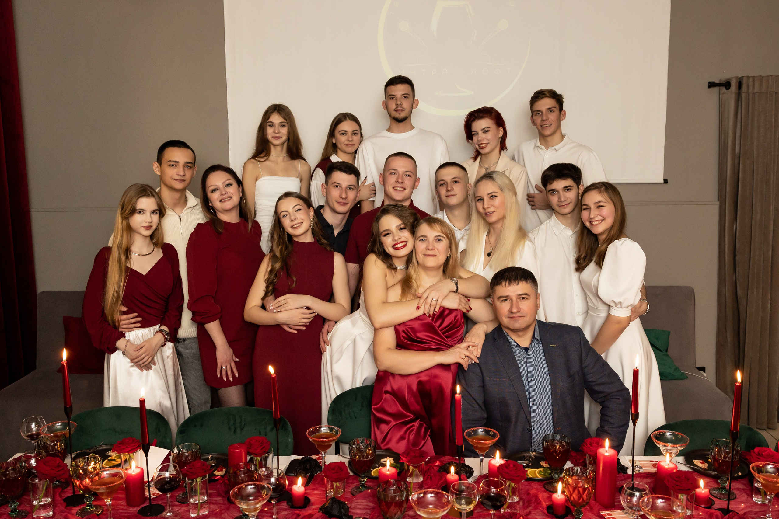 День рождение Марии, иммерсивный ужин. Семейный и женский фотограф, стильный репортаж в г. Новосибирск