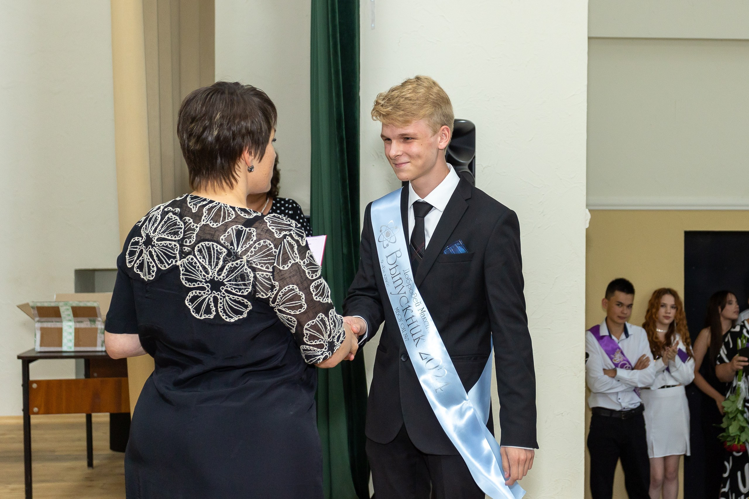 Вручение аттестата и выпускной вечер. Выпускные альбомы Майкоп, Краснодар Елена Золотарева