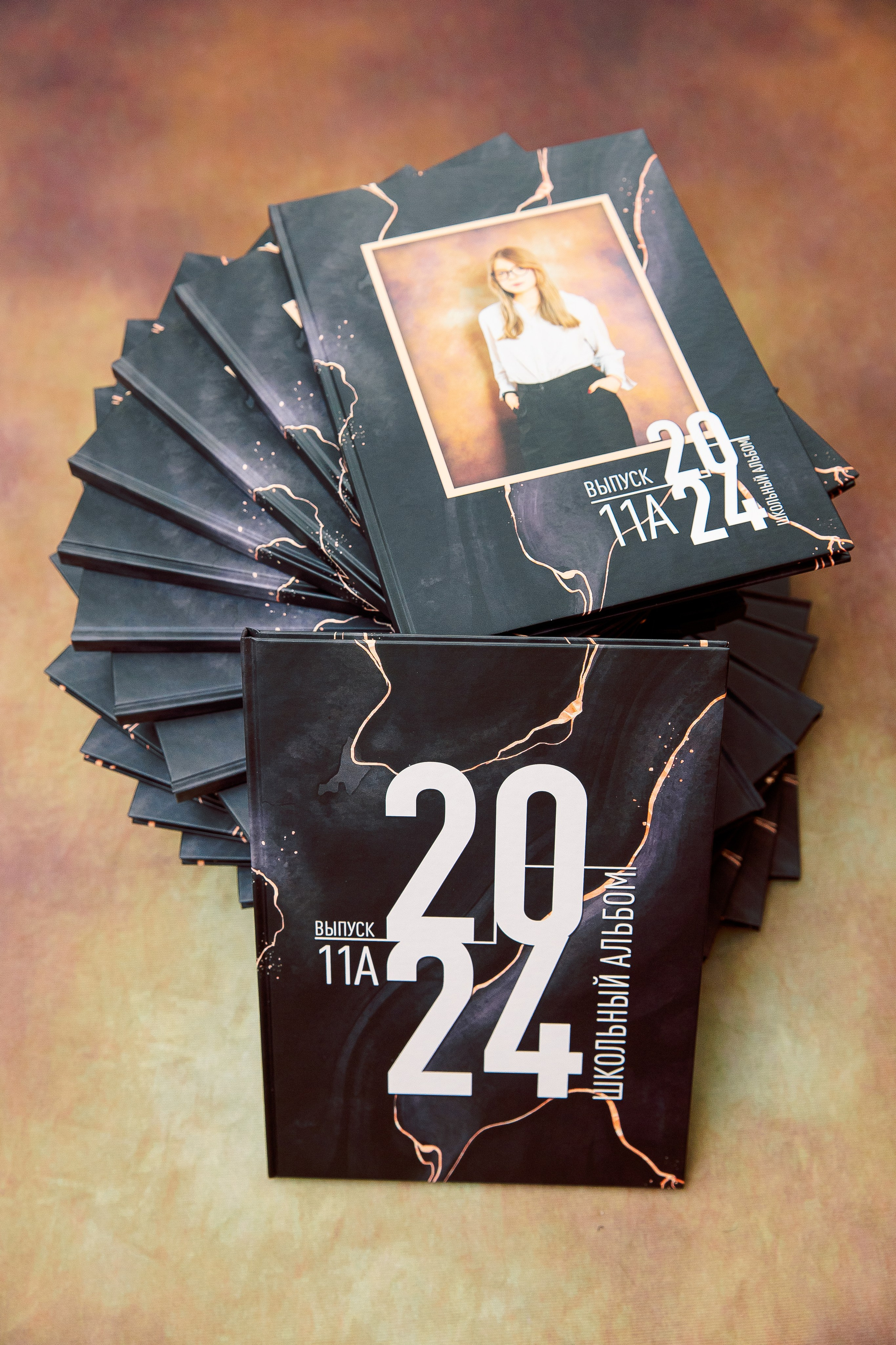 Выпускные альбомы 11 «А» класс — 2024. Семейный и детский фотограф в Москве Тихонова Ксения