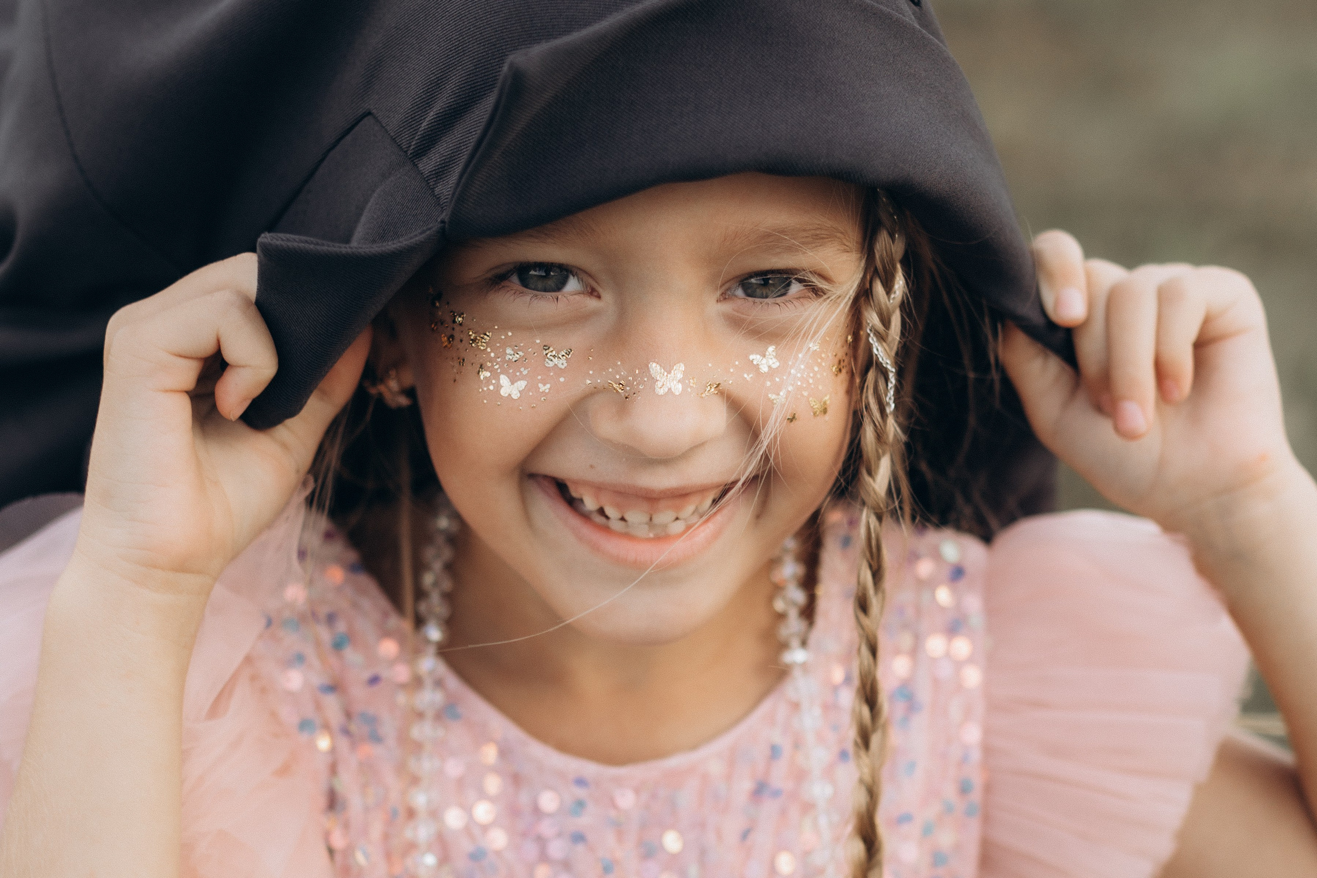 Вика и Миша на сене. Семейный фотограф lifestyle в Новосибирске Елена Шпилевая