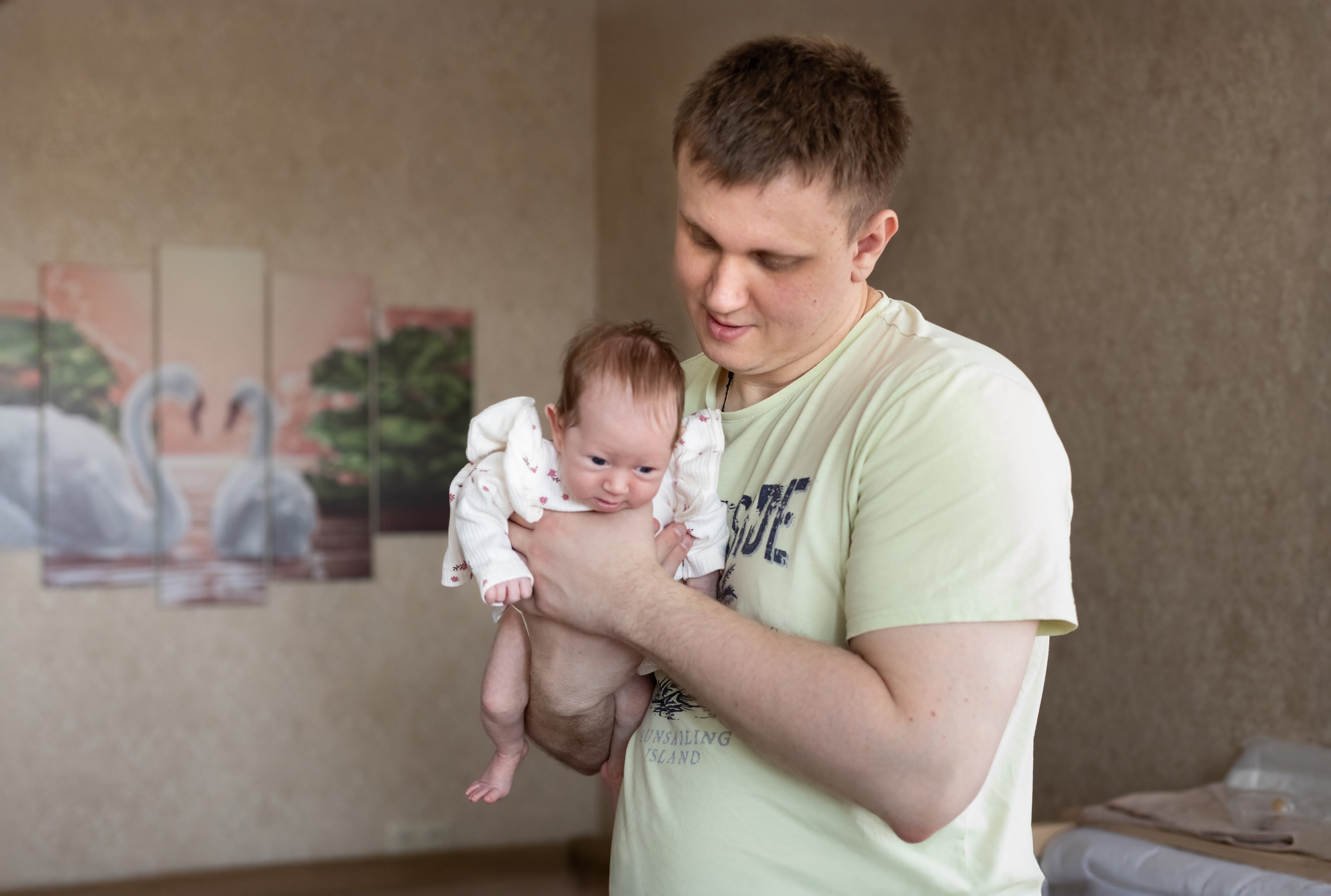 Домашняя съемка новорожденных Москва. Фотосъемка выписки из роддома в Москве, заказать фотографа на выписку ньюборн съемка в роддоме newborn фотограф в Юдино