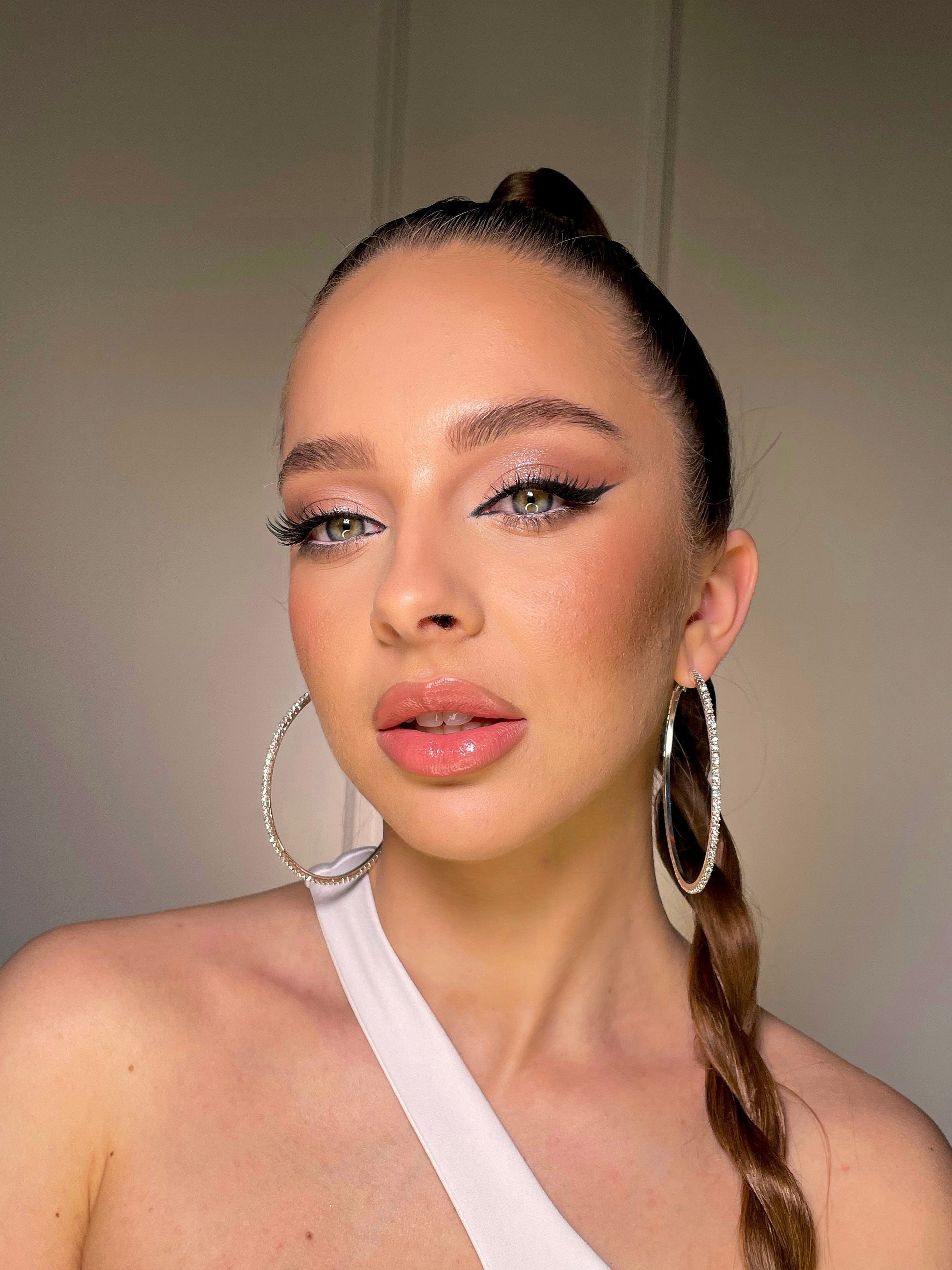 Свадебный визажист и стилист по прическам в Москве